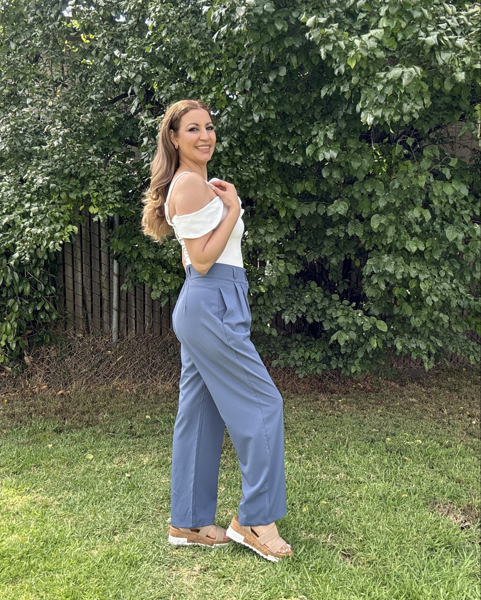 High Waisted Button Zipper Plicated Side Pocket Shirred Straight Leg Work Pants.
Size:ZM

#LTKWorkwear #LTKBeauty #LTKStyleTip