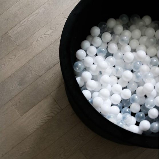 Balu Organics Medium Velvet Ball Pit with 300 Balls – Black | The Tot