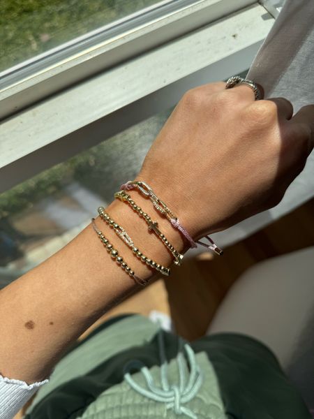 Gold stack // bracelet stack 


#LTKsalealert #LTKfindsunder50 #LTKSeasonal