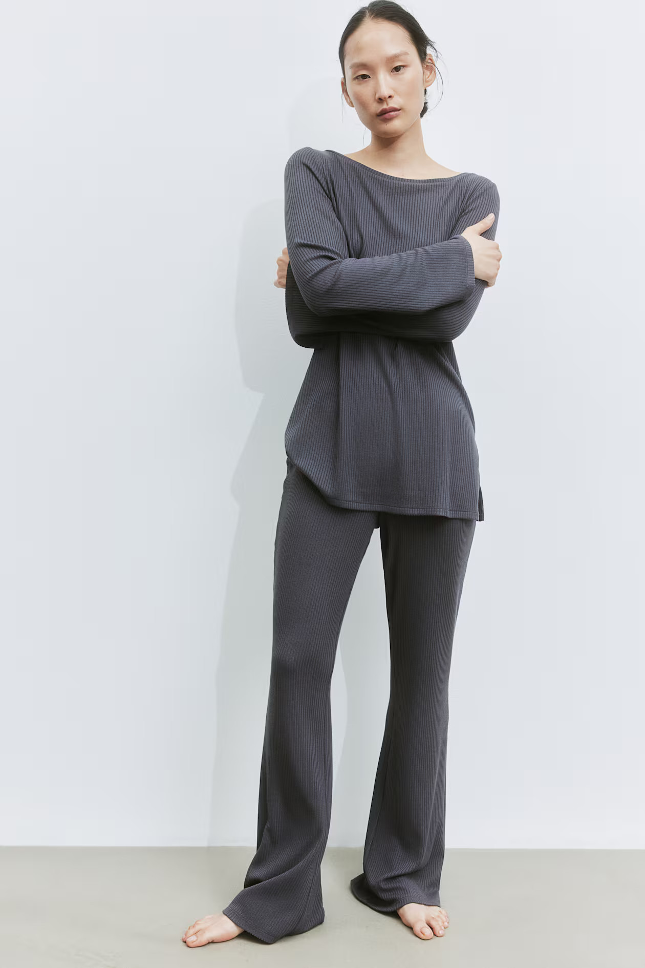 Flared trousers - Regular waist - Long - Dark grey - Ladies | H&M GB | H&M (UK, MY, IN, SG, PH, TW, HK)