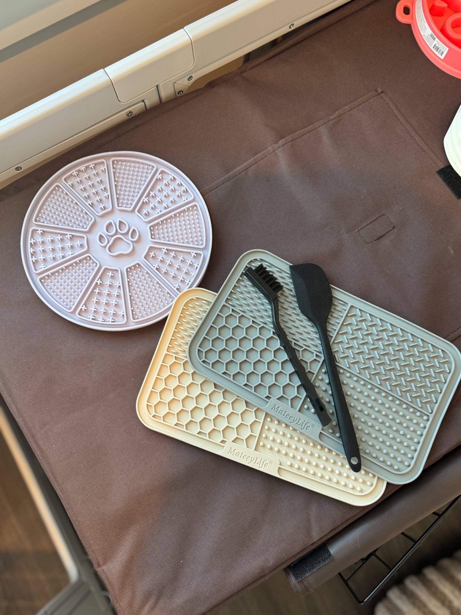 Licking mats licking mats and more licking mats🤣 going to help with me mentally stimulating our little one! Will keep her busy when I need it🙌🏼 