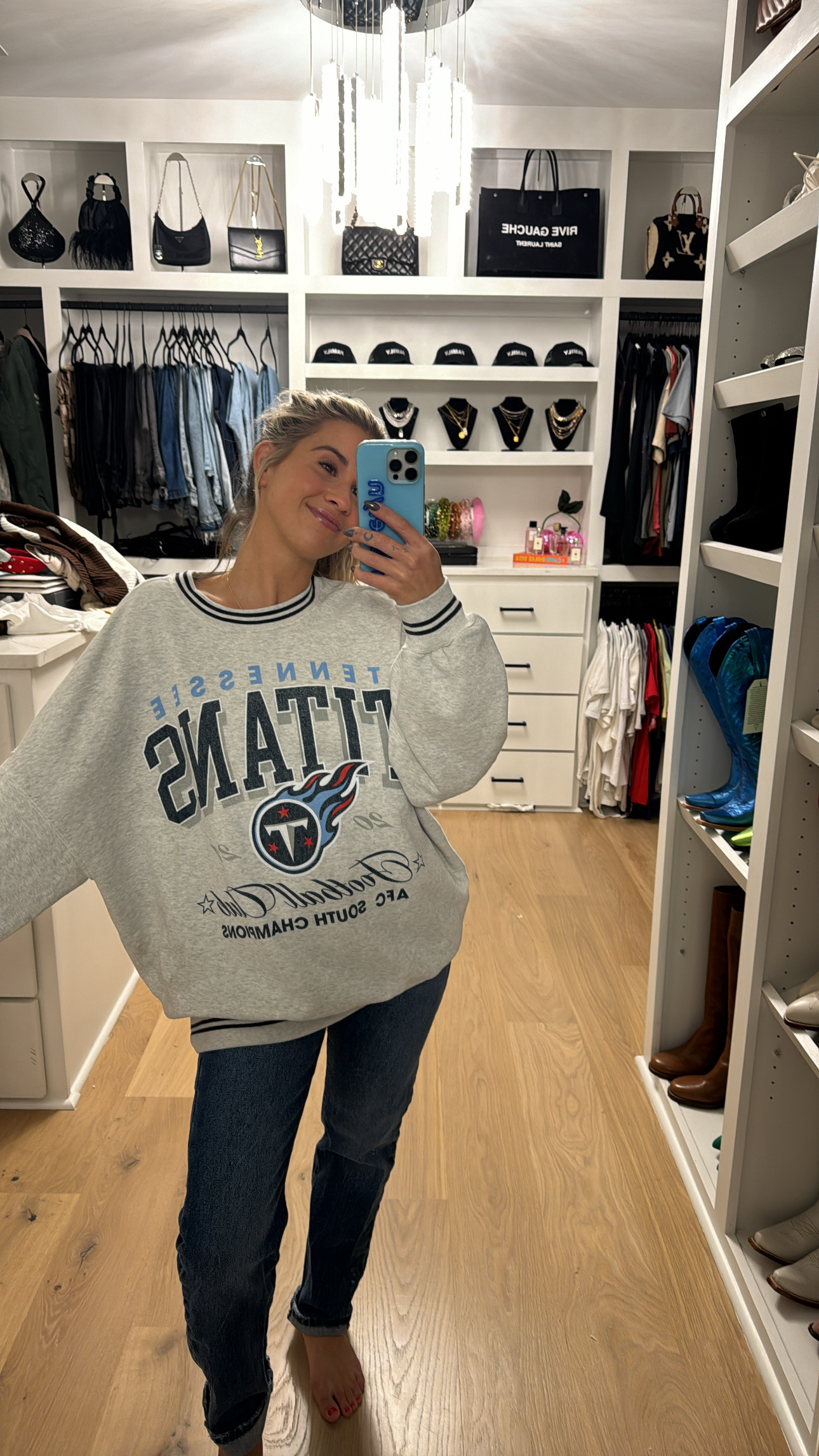 Love this sweatshirt for game day 🤍 

 #LTKSeasonal #LTKFindsUnder100 #LTKStyleTip