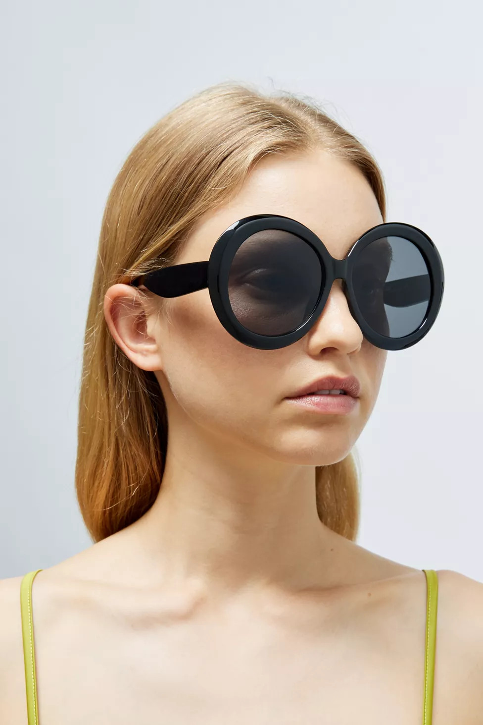 Mary Kate Oversized Round Sunglasses | Urban Outfitters (US and RoW)
