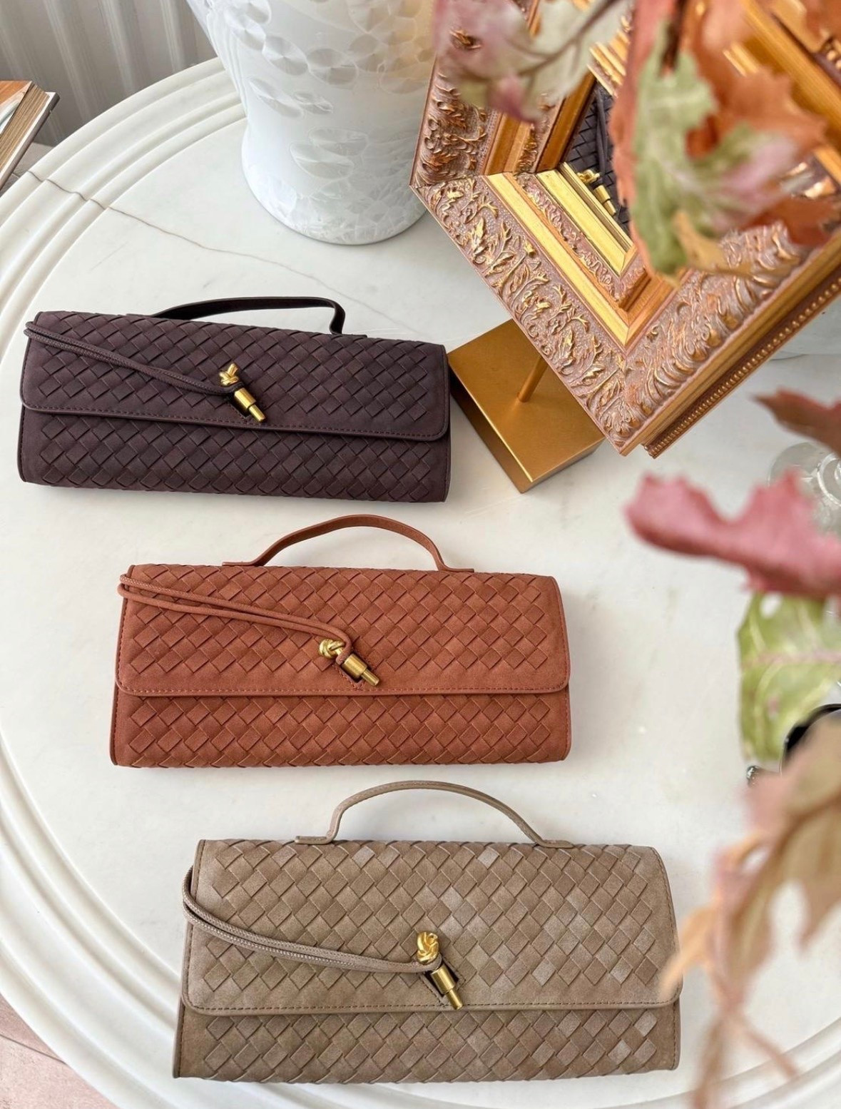 The woven handbag look we’re loving 🤎 These classic neutral bags are giving designer-inspired style without the designer price tag. I love the rich brown, cognac, and taupe shades because they’re so easy to wear year-round.
Perfect for adding that polished, timeless touch to any outfit.
Follow me @miriamobrien on Instagram & TikTok for more fashion finds! 🤎
#AmazonFashion #AmazonFinds #Handbags #QuietLuxury #ClassicStyle

#LTKSeasonal #LTKOver40 #LTKHome