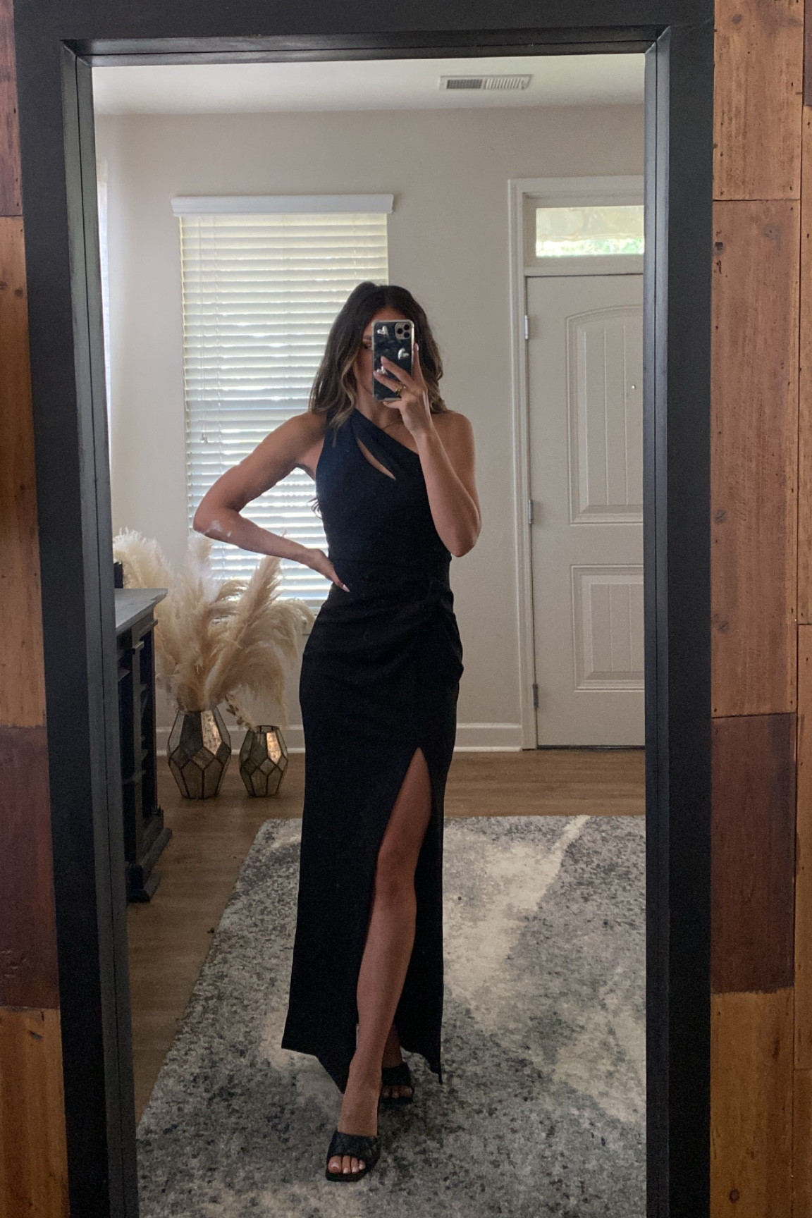 Stunning formal gown perfect black tie event dress wedding guest dress
Xs in dress
SAV20 for 20% off first time purchase at lulus 