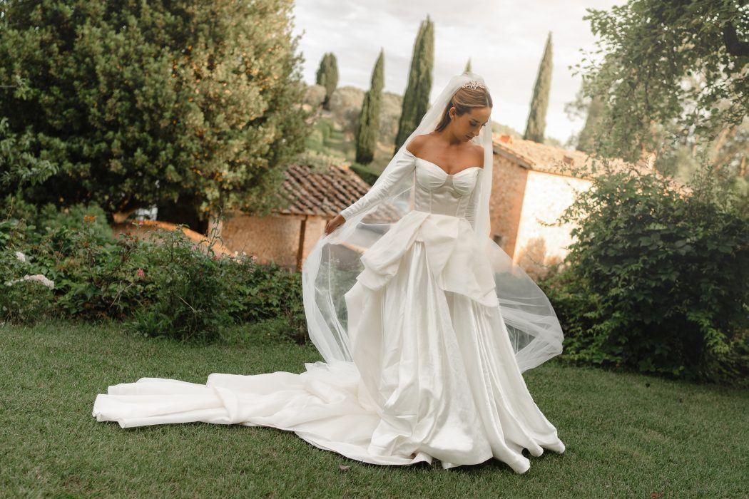 2026 Bridal Trend: Statement Bridal Silhouettes

Architectural gowns, structured draping, cutouts, sculptural sleeves, and modern shapes define 2026 bridal fashion. These looks feel fresh, bold, and undeniably editorial. 

 #LTKWedding