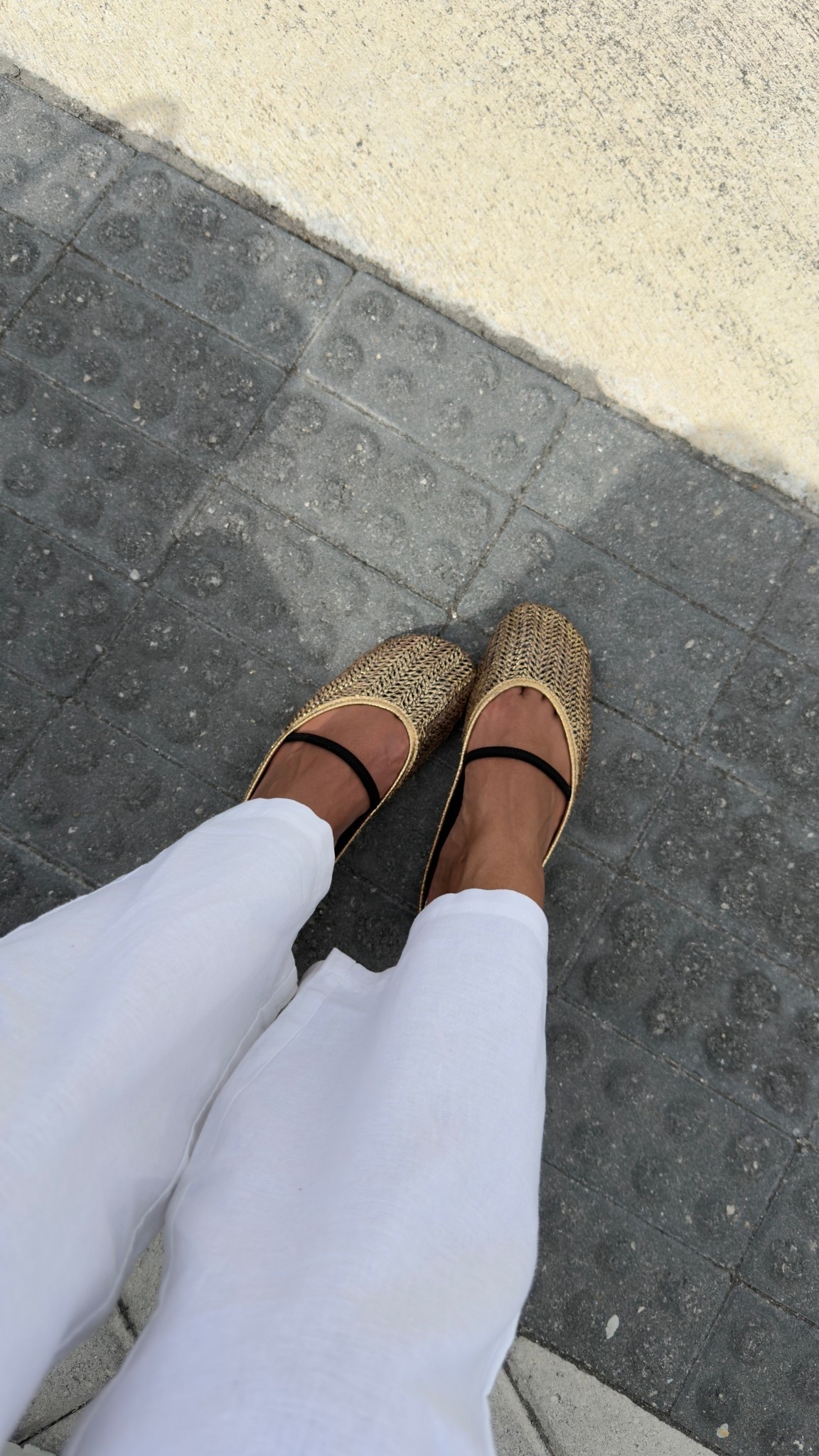 these are the flats i keep grabbing every day 🤎✨

#everydayshoes #flatsstyle #comfyshoes

#LTKstorytime #LTKOver40 #LTKdayinmylife