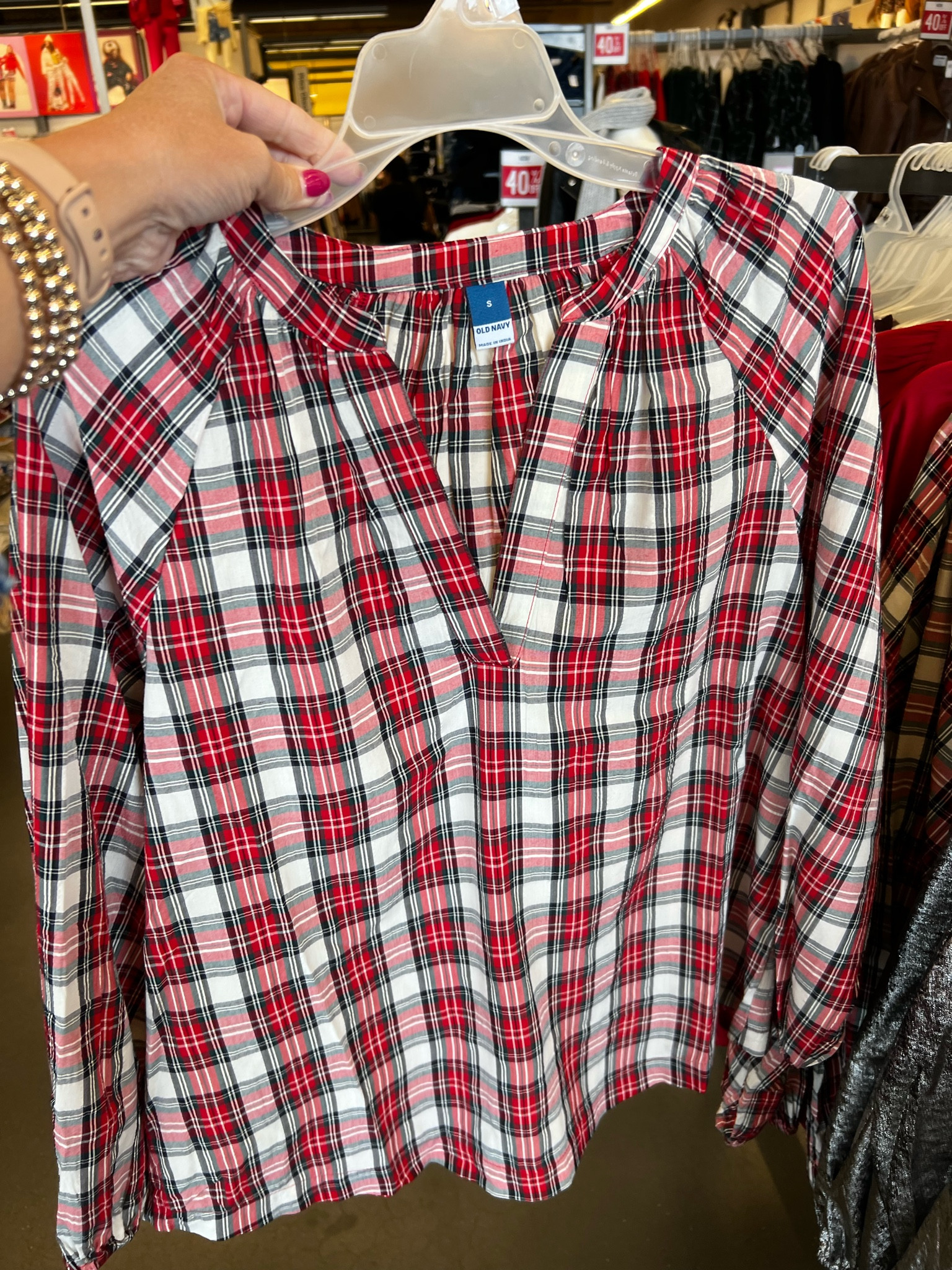 I am LOVING this plaid top for Christmas 🎄 It’s 40% off today (11/13) at Old Navy!

#LTKsalealert #LTKHoliday #LTKstyletip
