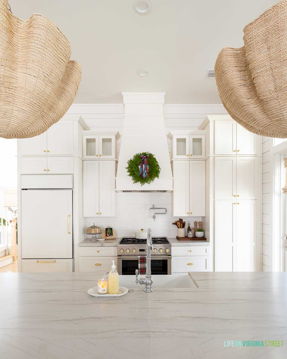 Classic Christmas kitchen island decor // Coastal home holiday kitchen decor  

 #LTKHoliday #LTKSeasonal #LTKHome