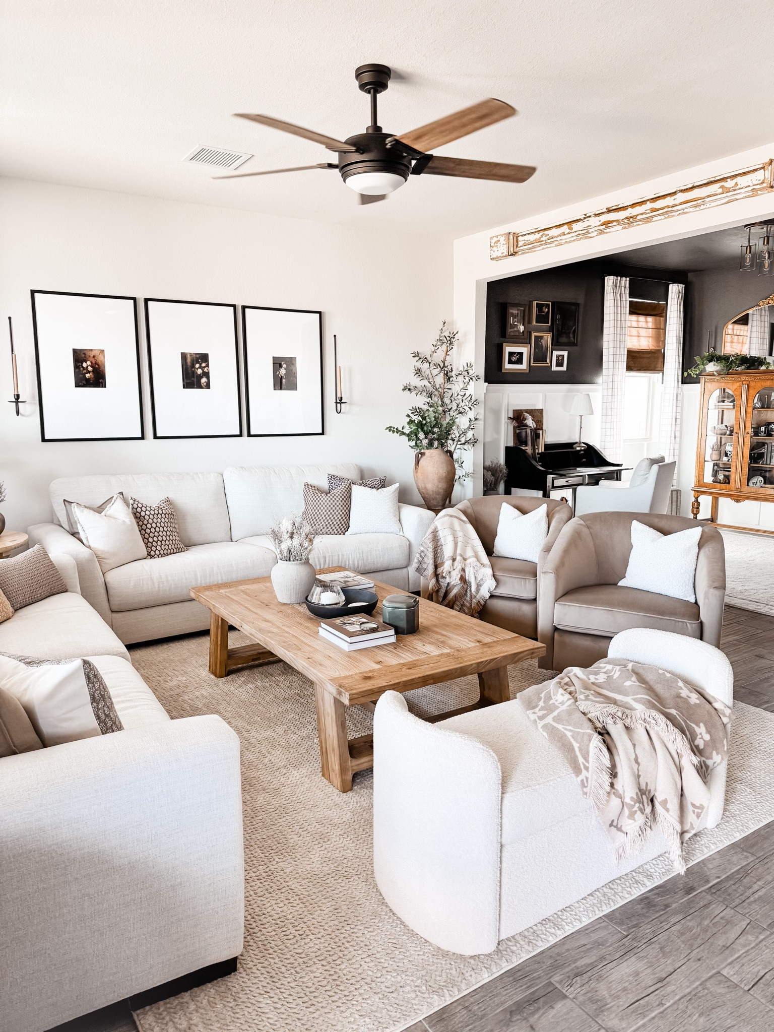 Living room 

#LTKhome #LTKSeasonal #LTKfamily