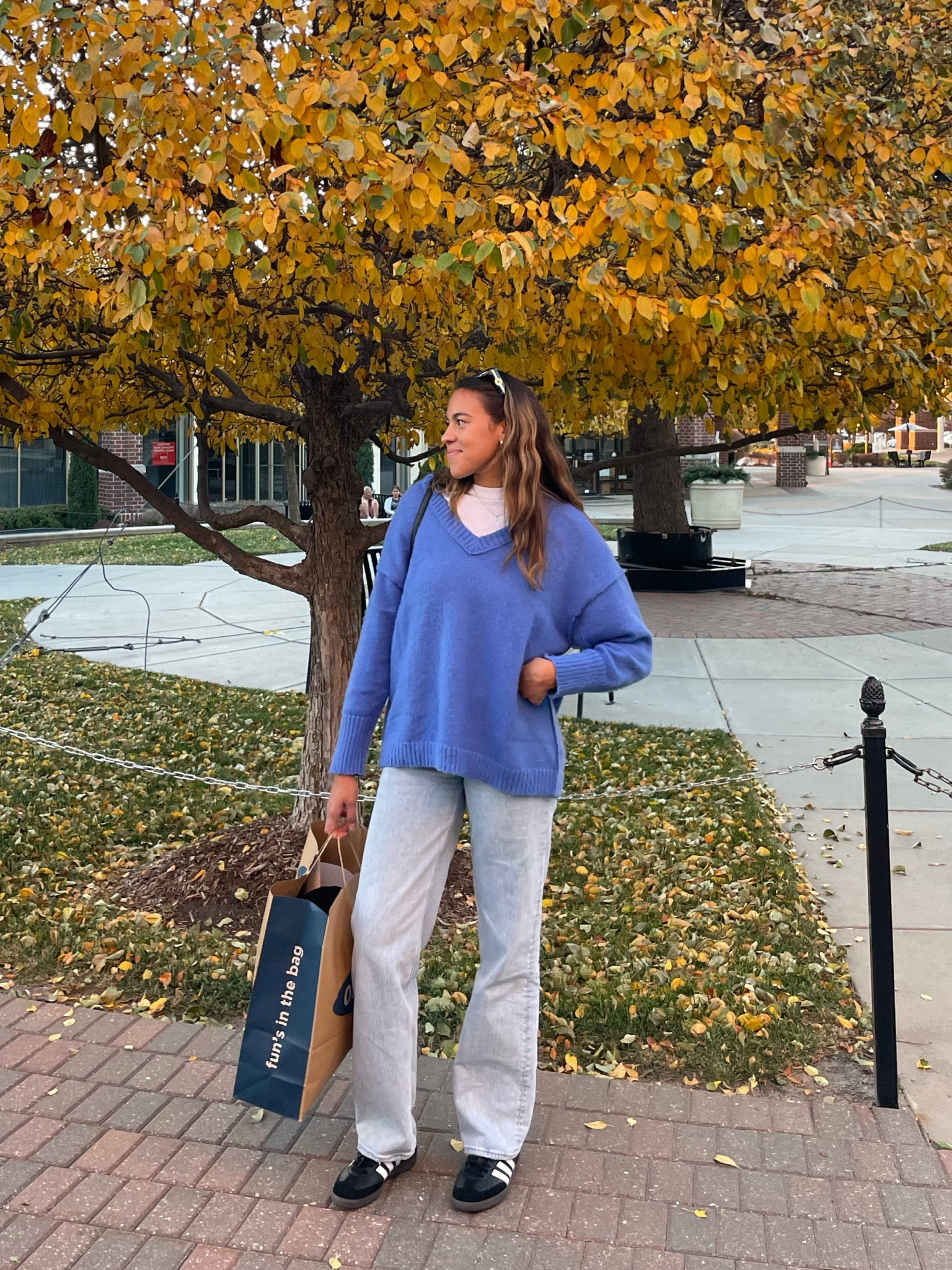 leaves are changing but the jeans aren’t 

#LTKHoliday #LTKCyberWeek #LTKfindsunder100