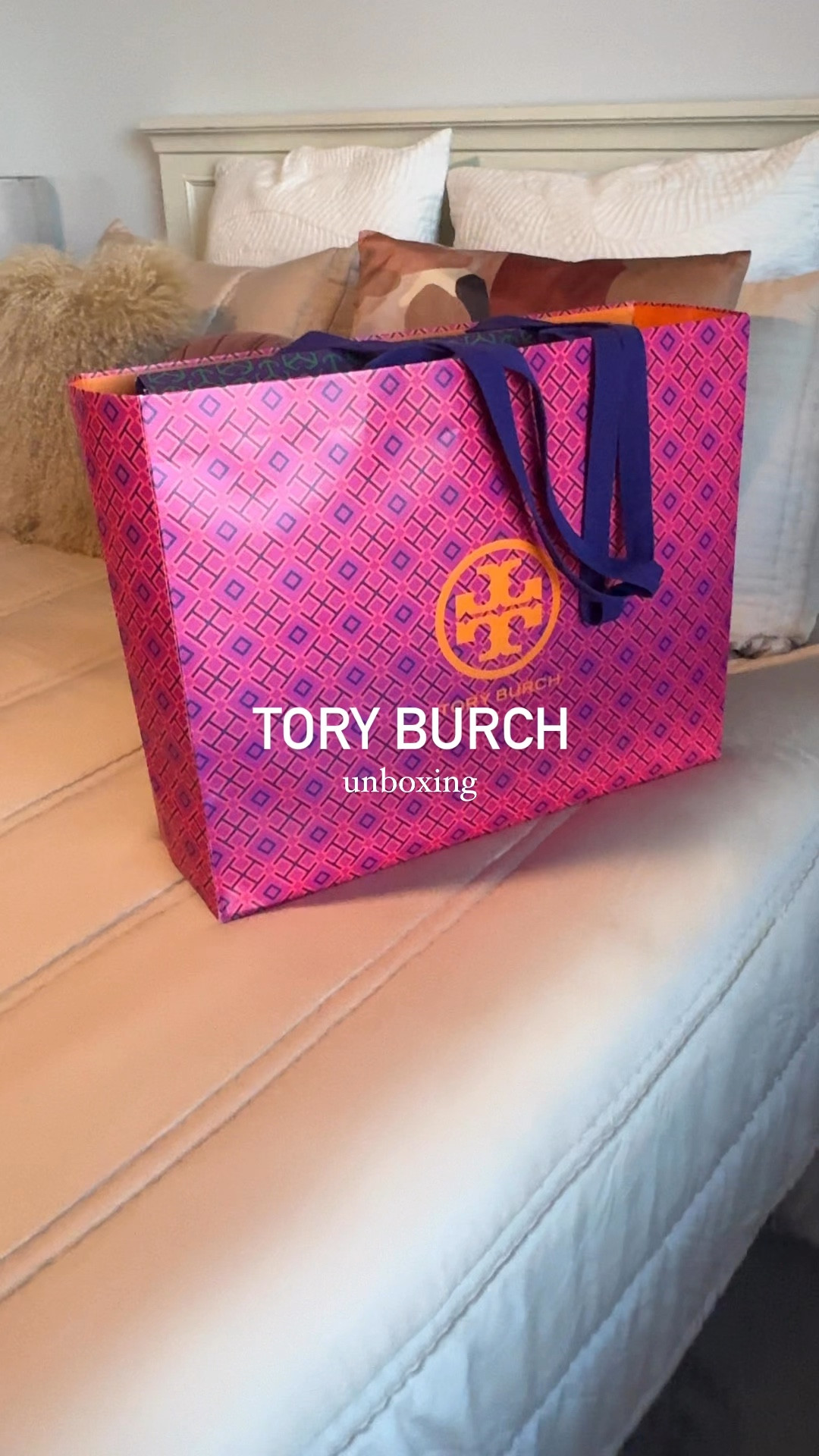 Unboxing #ToryBurch quilt bag 

#outfitinspo #flyageless #bagobsession #midlife #fashionover40 #stylereel #LTKStyle #ootd #outfitcheck #outfitdetail #fitcheck #fashionover40 #casualchic #fashionreelcreator #whattowearnow #streetsyle #outiftinspo #casualchicstyle #LTKParty #LTKFashionFinds

#LTKStyleTip #LTKItBag #LTKOver40