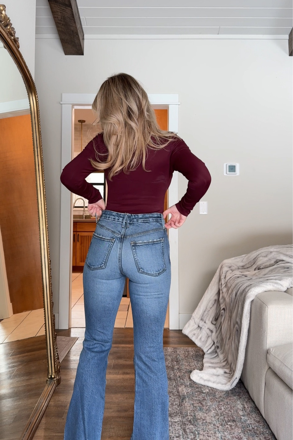 Flare jeans 

#LTKSeasonal #LTKStyleTip