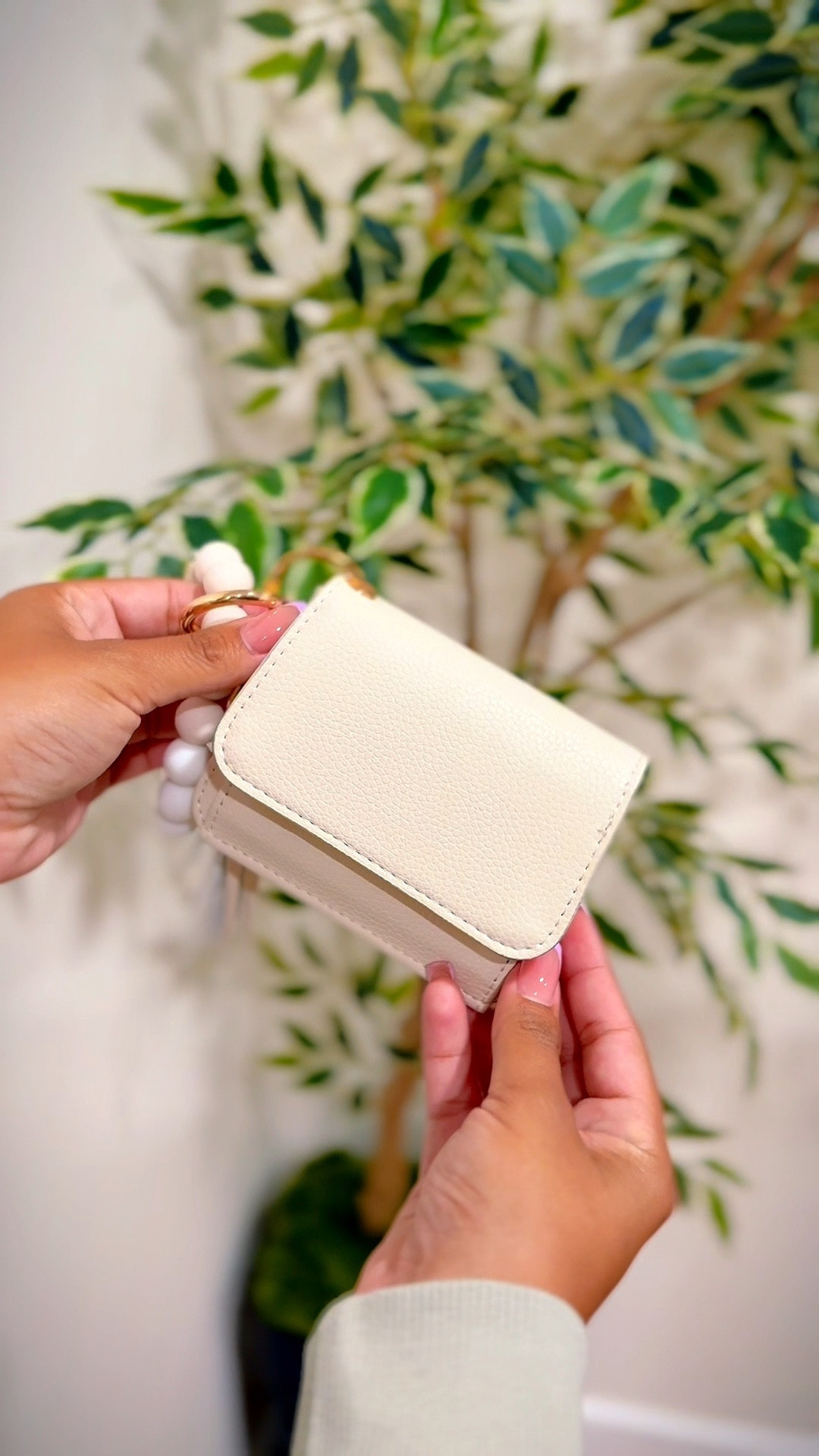 Compact + chic ✨ This wristlet is perfect for carrying just the essentials—fits 6+ cards, cash, and coins! Wear it solo or slip it into your bag. Comes in so many colors 🤍

#LTKU