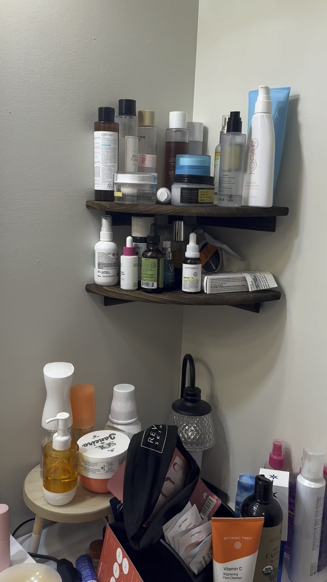 Organization is a must. Clutter is GONE with this little thing. Holds so much stuff and keeps things nice and tidy

#LTKVideo #LTKbeauty #LTKfindsunder50