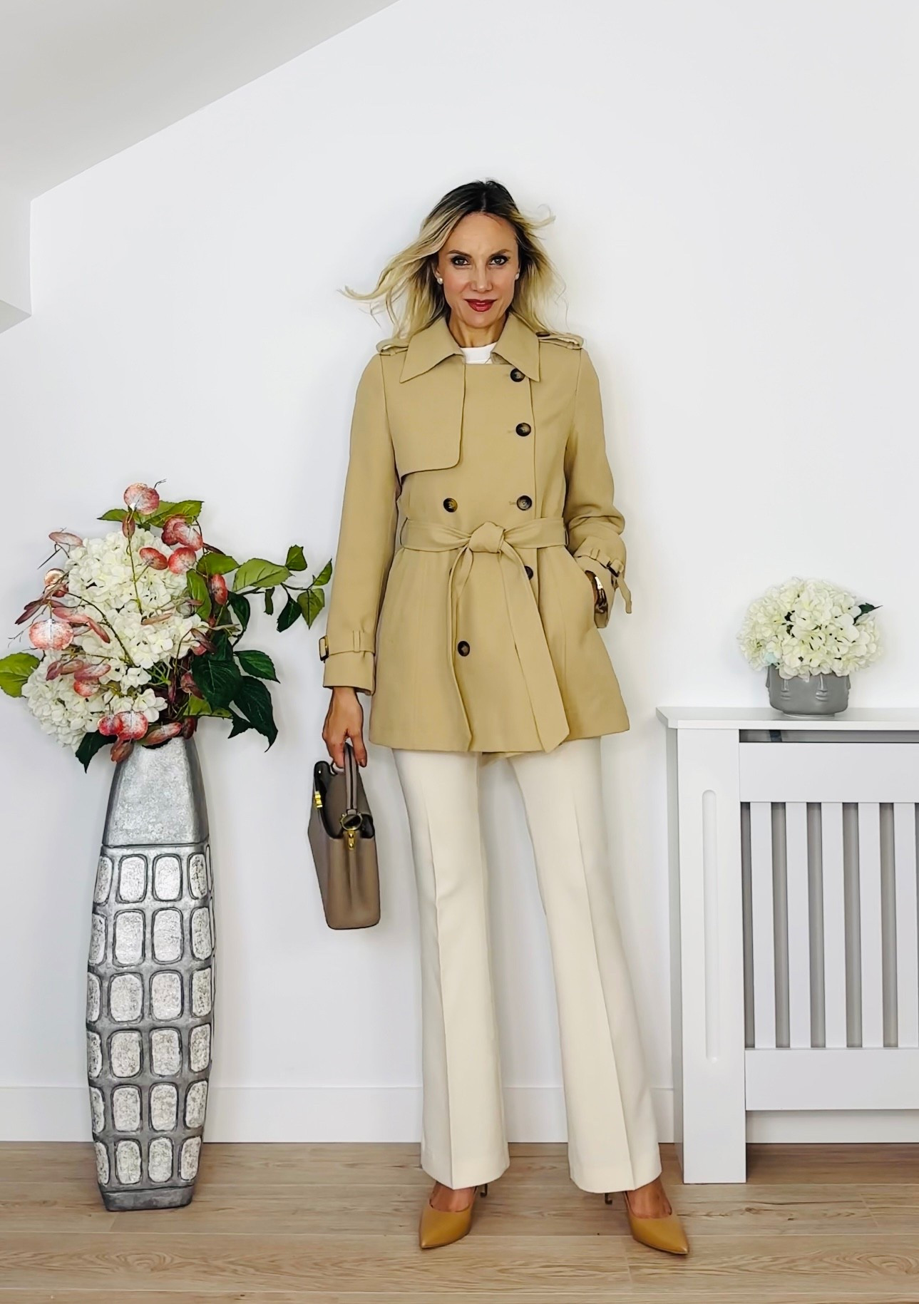Look con gabardina corta! Colores neutros ideales para este otoño! Look de día y Oficina! 

#LTKespana #LTKautumn #LTKeurope