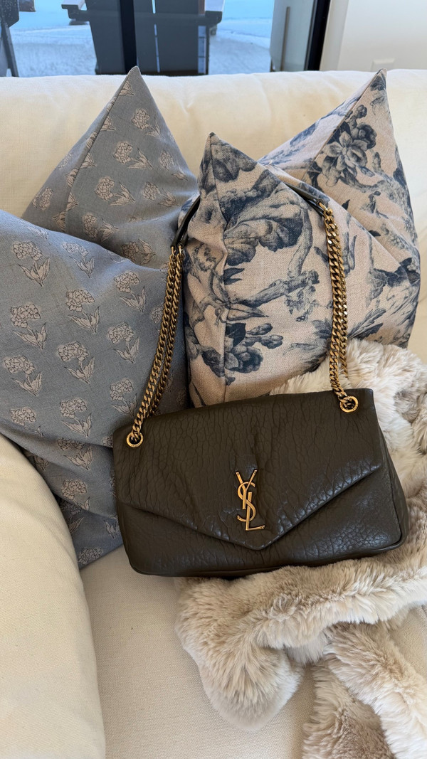 Borrowed this Saint Laurent bag from Vivrelle and it was the perfect piece for our…