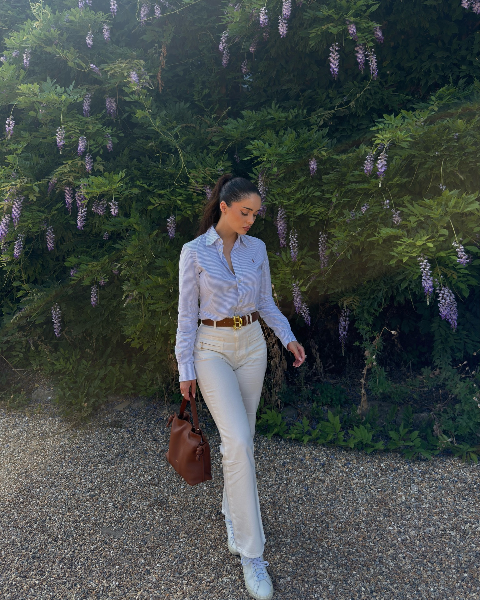 Countryside outfit 🌸 my go to is jeans and a shirt, so easy! These are the comfiest trainers ever! I walk so much living in the countryside so comfortable shoes are a must! 

My bag is from Esin Akan London - code “ZARA40” 

#countryside #countrysideoutfit #hollandcooper #ralphlauren #whitejeans #jeans #womensjeans #datenight #datenightoutfit #simpleoutfit #classyoutfit #elegant #quietluxury #luxuryfashion

#LTKuk #LTKdatenight #LTKstyletip