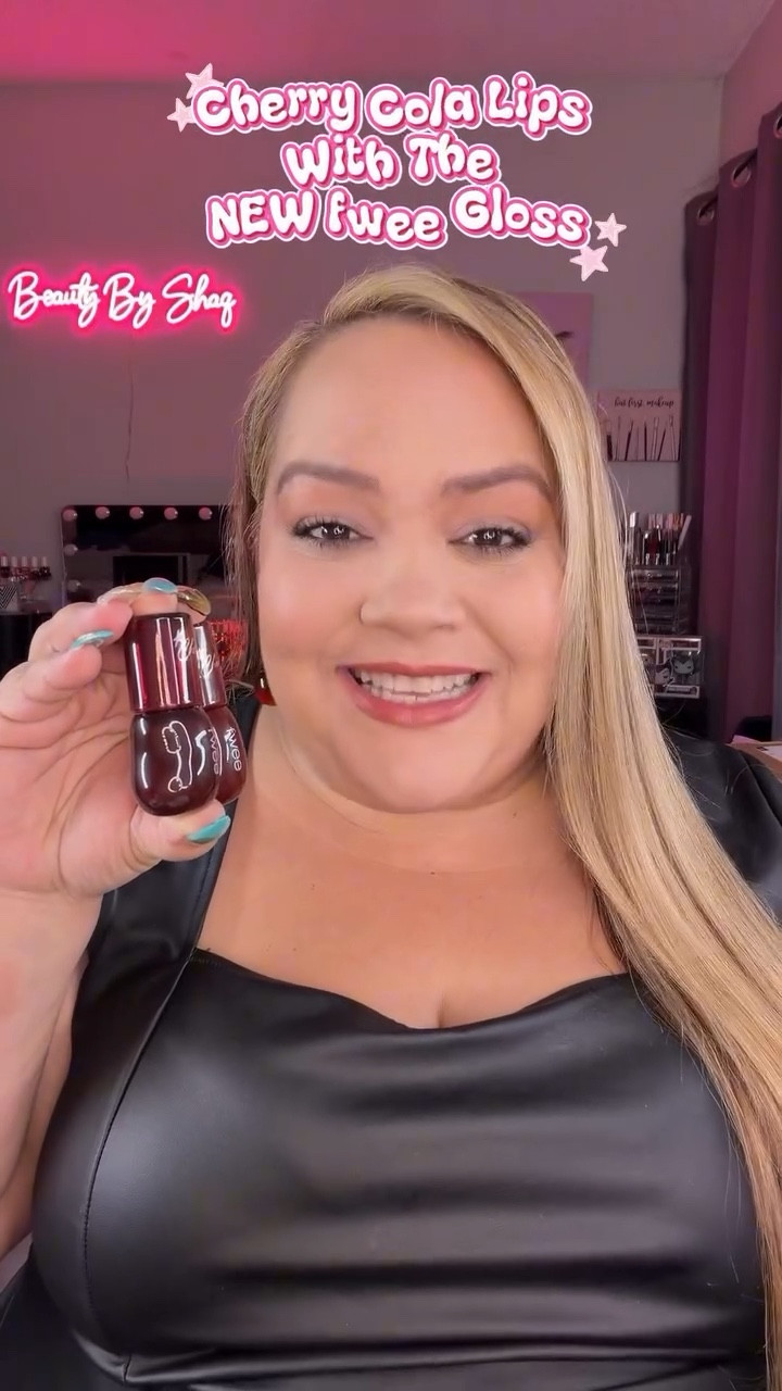 The K Beauty queen herself 👑✨ MissDarcei put me on. I finally got my hands on the NEW fwee Cola Gloss 🥤💋 and let me tell you… the shine is real. ✨😍

The shades are inspired by cola 🥤 so the colors come out rich deep and delicious 🍒🍒. Cherry Cola 30 percent is the perfect muted cherry 🍒💕. Cherry Cola 70 percent is that bold black cherry moment 🍒🖤.

The payoff looks exactly like the tube 🎨👌 and the gloss does not feel sticky at all. Just juicy glassy shine 💧✨ and flattering on every skin tone 🤎💗.

If you have deeper or two toned lips these shades still pop thanks to the dual pigment formula 💄🎉. I am obsessed.

✨ Shop it on T Shop 🛒
Tagging @fwee_makeup_us @4am.kr
#fwee #fweegloss #gloss #colagloss #queenofkbeauty #kbeautylover #miamimakeupartist #beautybyshaq #beautycreator #lipglossreview

#LTKBeauty #LTKGiftGuide #LTKCyberWeek