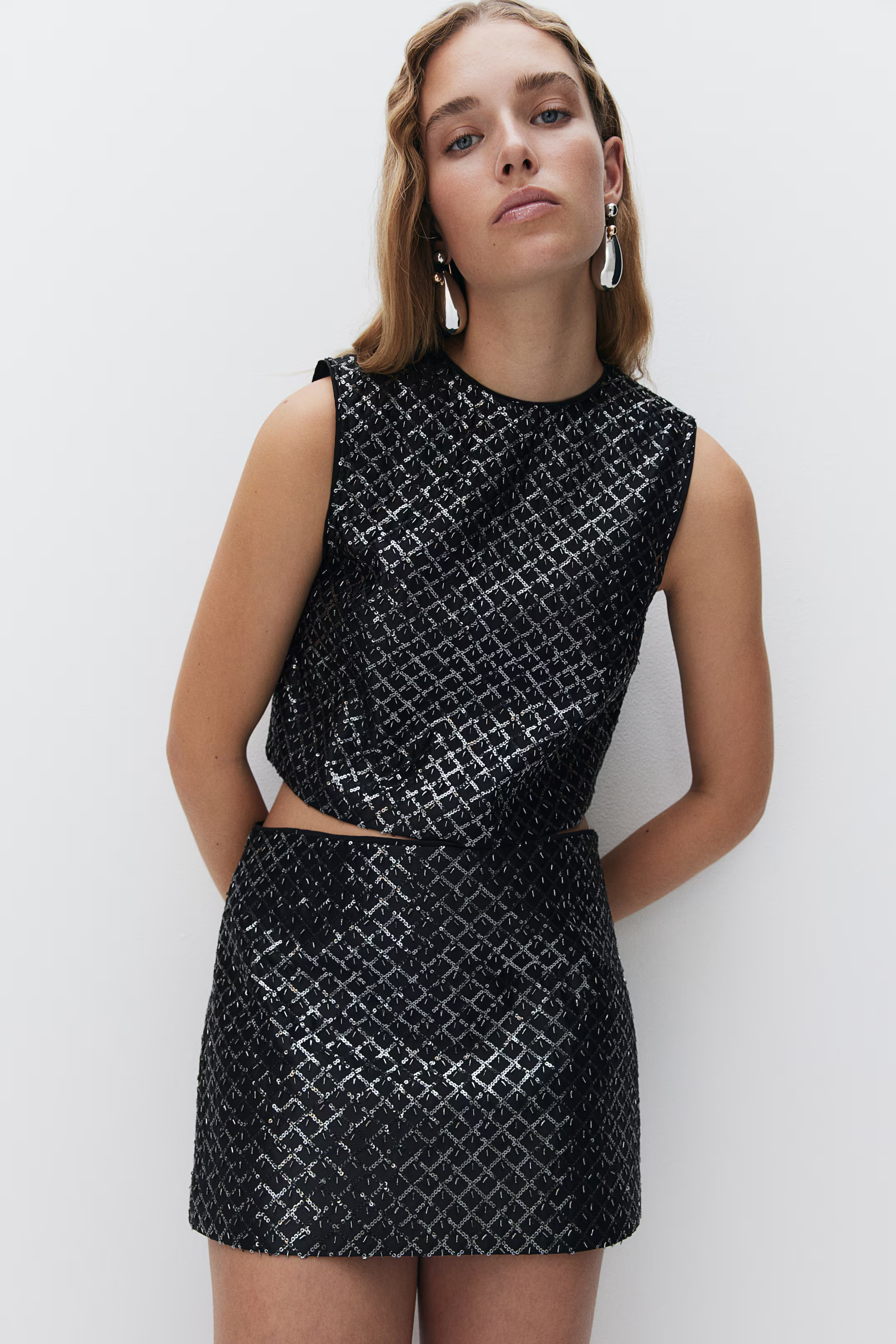 Embellished vest top - Black - Ladies | H&M GB | H&M (UK, MY, IN, SG, PH, TW, HK)