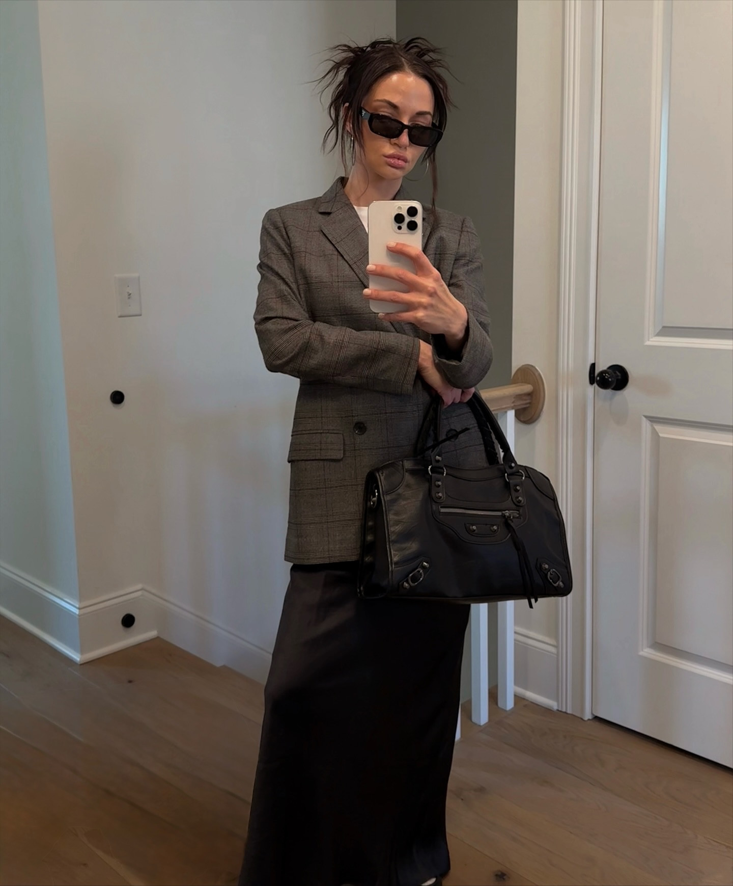 a full length mirror hates to see me coming🙂‍↔️