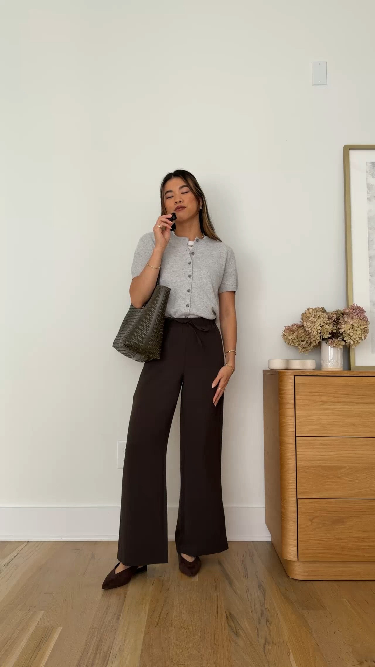 My favorite pull on pants from @Aritzia. These are such nice quality and do not disappoint!

Sizing info:
-Aritzia Bare Cashmere Noteworthy Shortsleeve Cardigan (Size Small in Heather Chrome)
-Aritzia The Lodge Pant Crepette (Size 2XS Short in Cacao Nib Brown)
-Aritzia HomeStretch Smooth Tune T-Shirt (Size Small in White) 


Aritzia best sellers, best pieces from Aritzia for petite, Aritzia pants for petite, what pants from Aritzia will fit if youre petite, Petite style guide, how to dress if you’re petite, Petite style, petite fashion, mom outfit, mom style, petite pants, petite outfit ideas, petite outfits, best pants for petite, petite lodge pants, fall style, fall outfits, autumn outfit, vacation outfits, Aritzia trousers for petite, Aritzia try on, fall sweater, aritzia sweater

#LTKootd #LTKSeasonal #LTKPetite