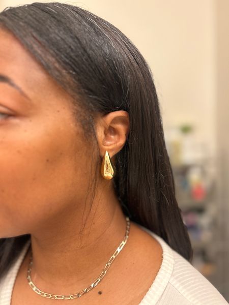 Viral gold teardrop earrings! ✨ 

#LTKstyletip #LTKbeauty #LTKGiftGuide