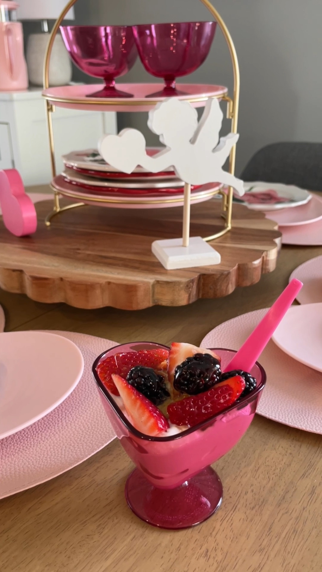 The cutest breakfast set for Valentine’s Day! Almost everything is seen in. The video is from Target 💕
