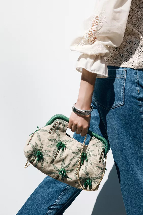 An enhanced experience.Check it out in the app. | Zara US