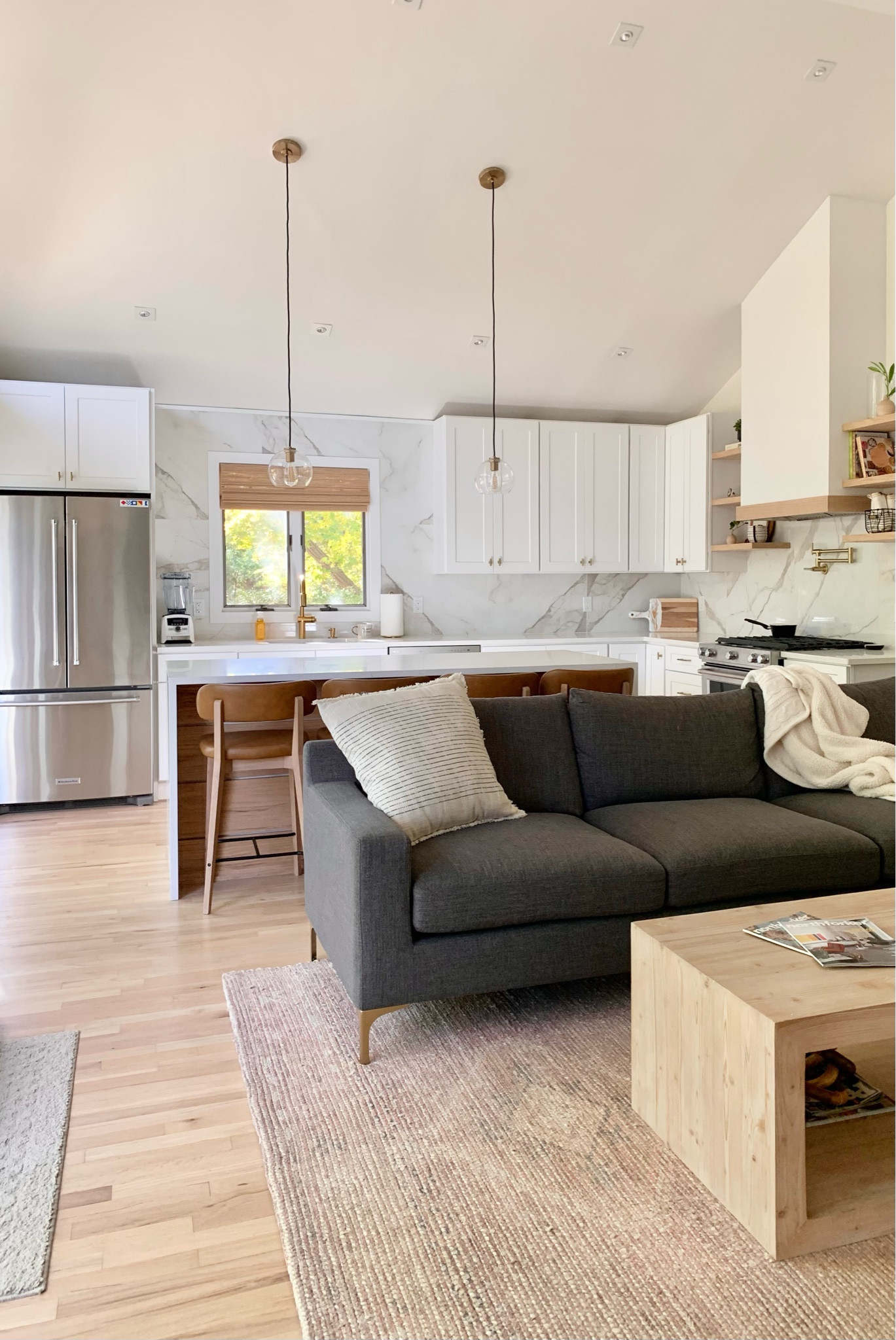 Relaxed modern living

Open concept
Living room
Kitchen
Sectional couch
Wood coffee table
Counter stools
Island
Woven blinds shades
Gold black hardware
Shelf styling
Oven hood
Home decor

#LTKHome #LTKOver40 #LTKFindsUnder100