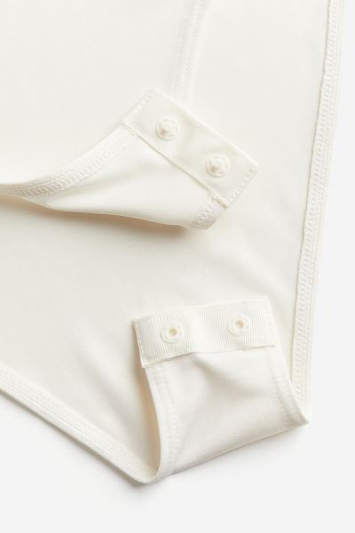 Body mit U-Boot-Ausschnitt | H&M (DE, AT, CH, NL, FI)