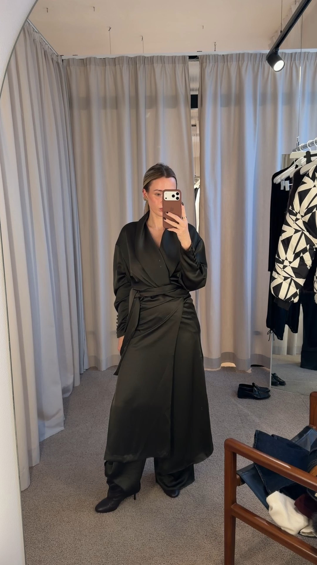 The perfect holiday satin set

#LTKeurope #LTKfrance #LTKwinter