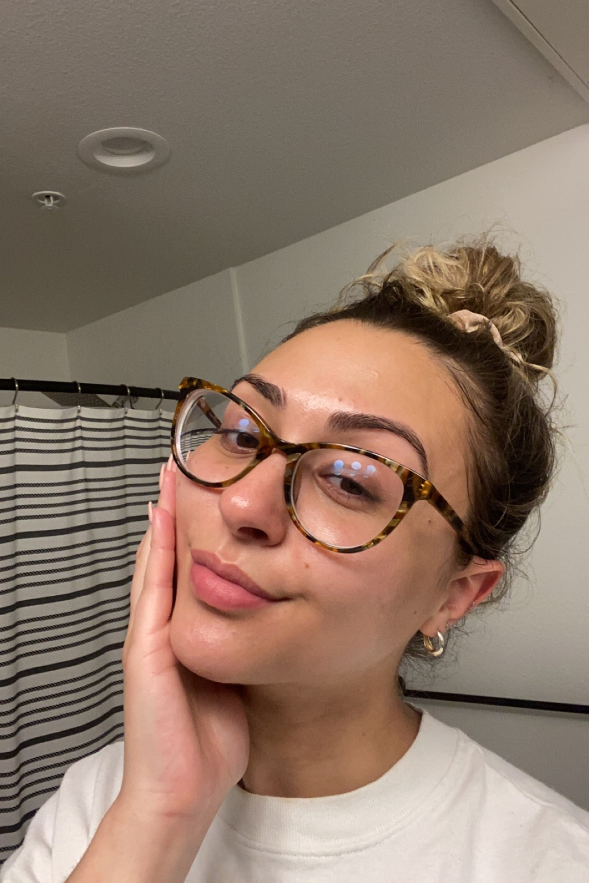 I love a good nighttime skincare routine ❤️ having dry skin, making sure I restore hydration and exfoliate are the two essentials for my routine. Every step of my true nighttime skincare routine linked below 🫶🏼