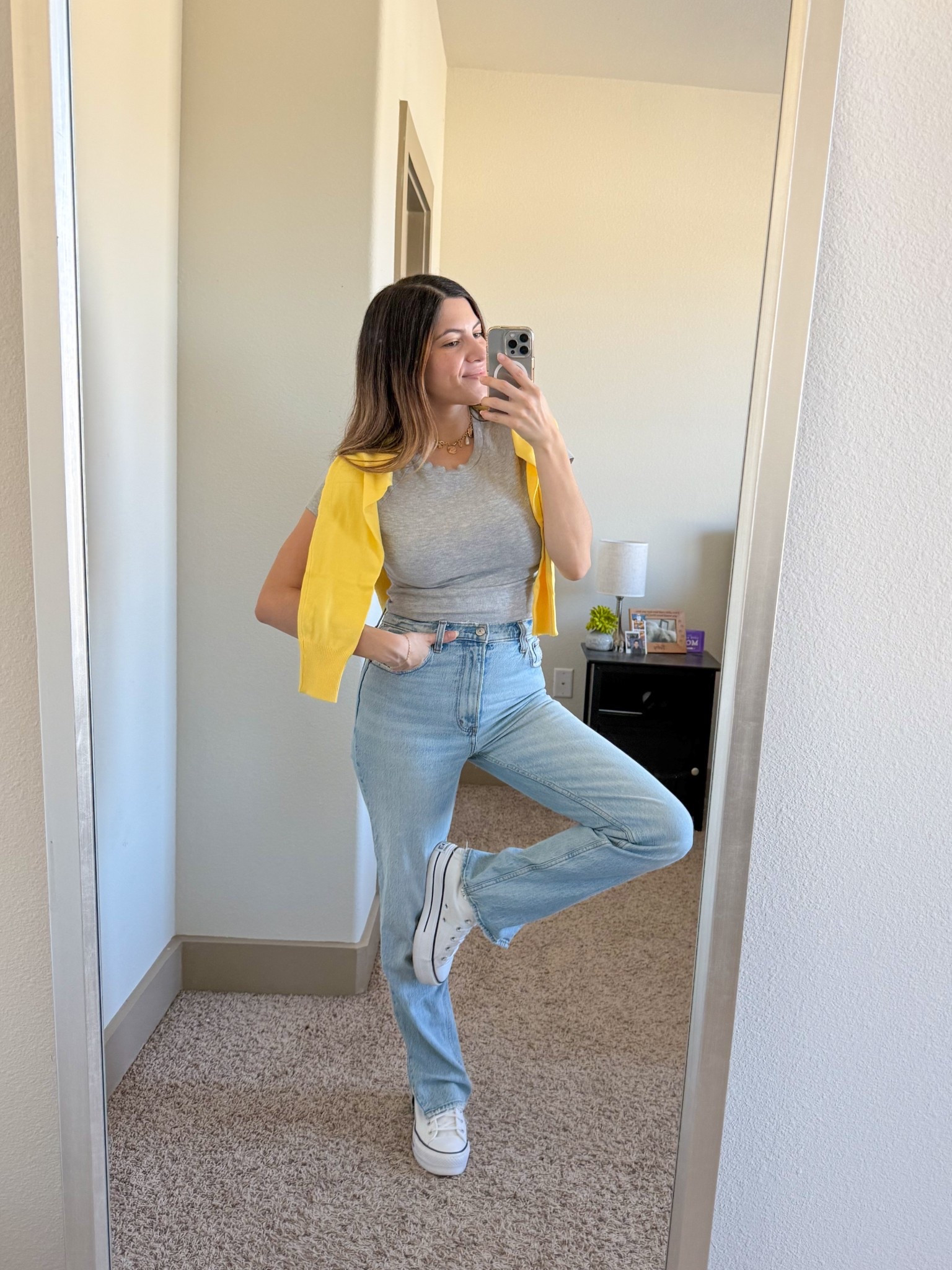 Casual spring ootd 🌼🩶



Cardigan, yellow cardigan, grey ribbed women’s tee, high waisted jeans, Abercrombie jeans, white converse high tops 

#LTKSpringSale