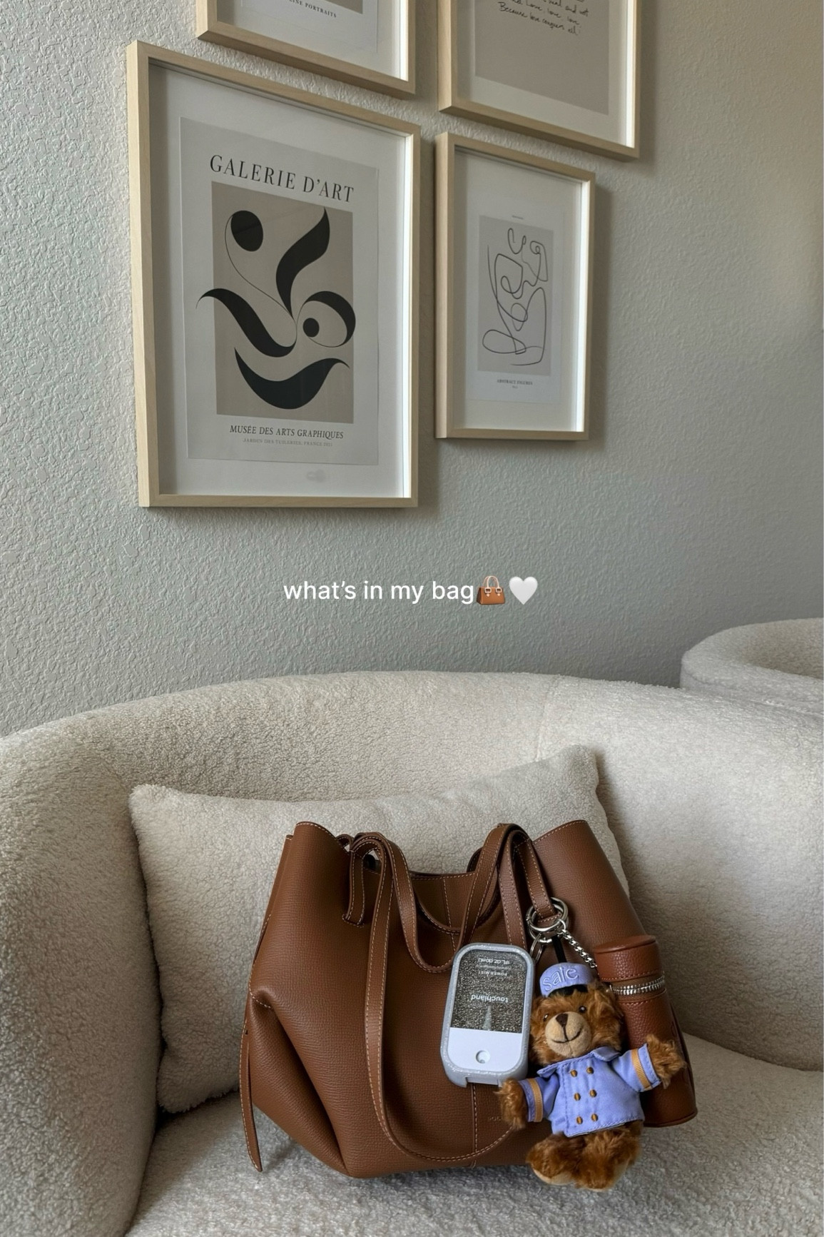 everything from my what’s in my bag video!👜🤍