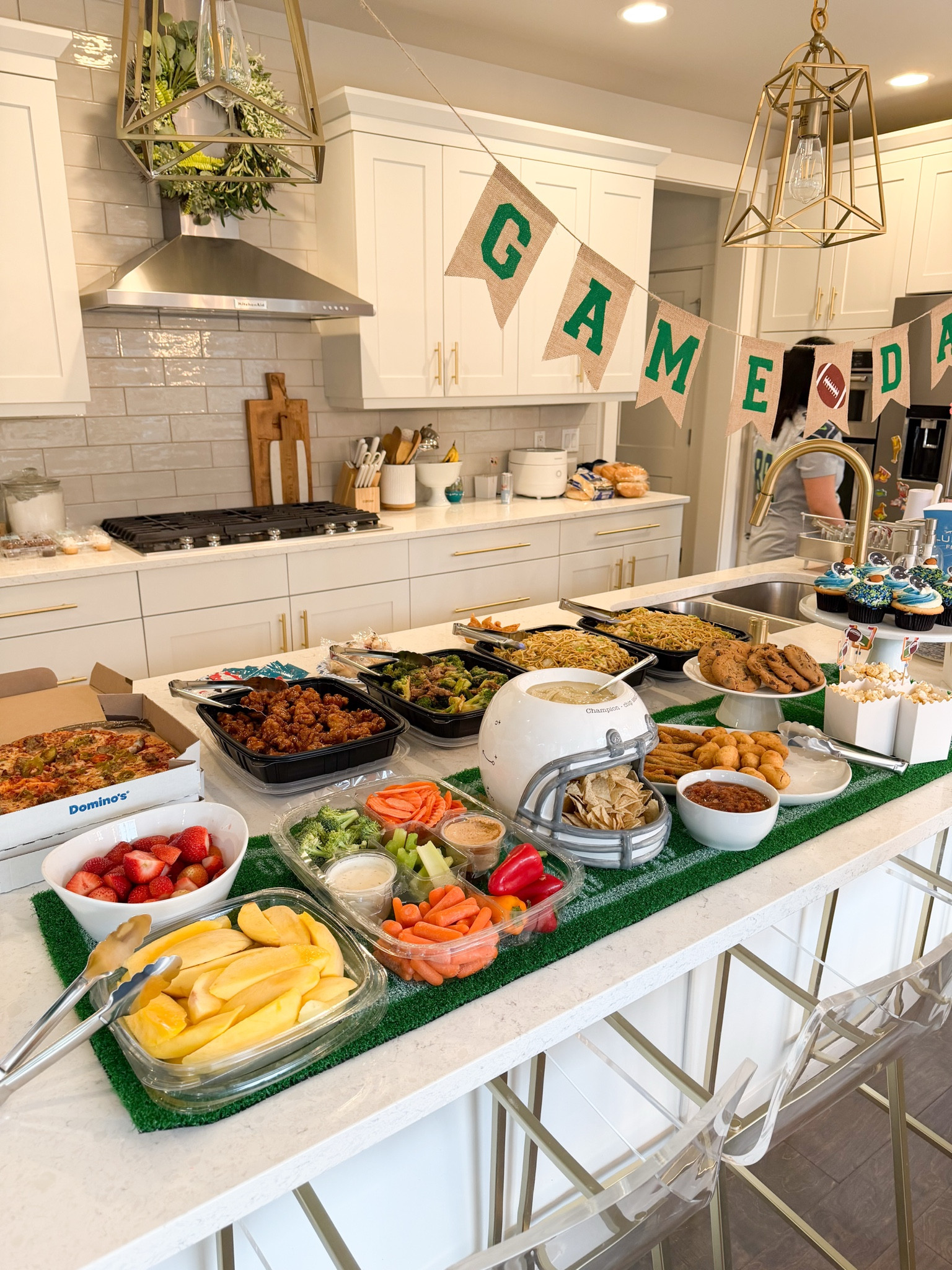 Super Bowl Game Day Set up! 

helmet chip and dip server, football party supplies, table runner, napkins, tulips, popcorn boxes, cake toppers,  football party supplies

#LTKSeasonal #LTKHome