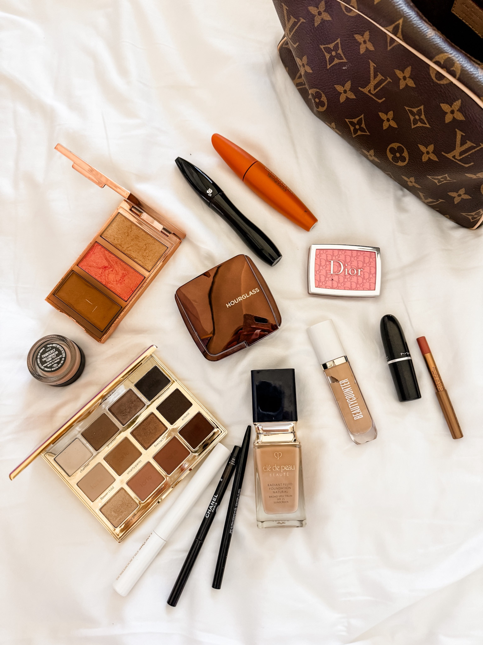 My everyday make up favorites!

Loverly Grey, make-up routine, make up products, beauty, mascara, foundation, concealer, eye shadow, blush, everyday make up 

#LTKBeauty