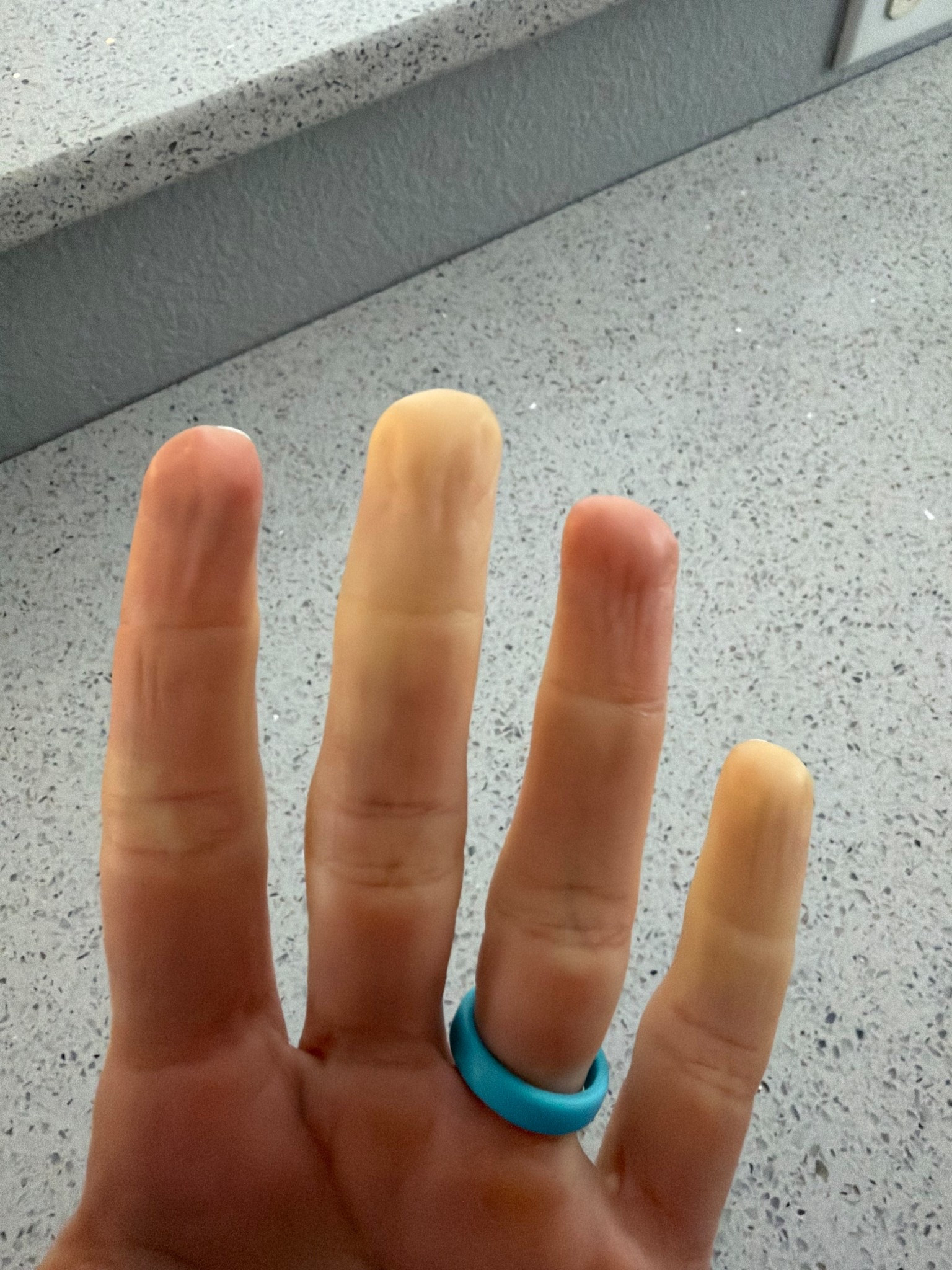 Fun little party trick… my body decided it was time for Raynauds…🤦🏼‍♀️ Here is what I am using to combat this!

#LTKdayinmylife #LTKSeasonal #LTKselfcare