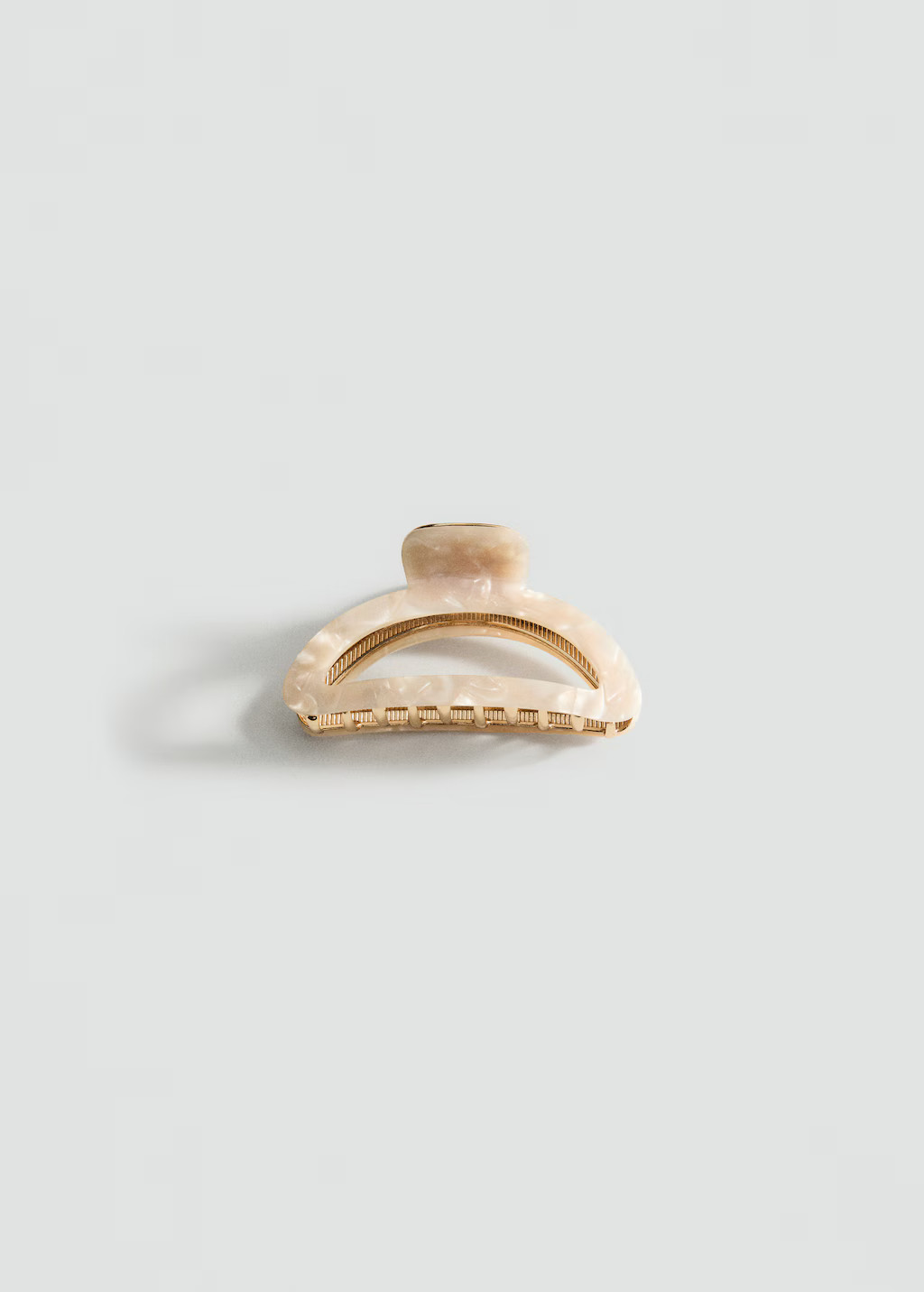 Pearl-effect hair clip - Women | MANGO United Kingdom | MANGO (UK)