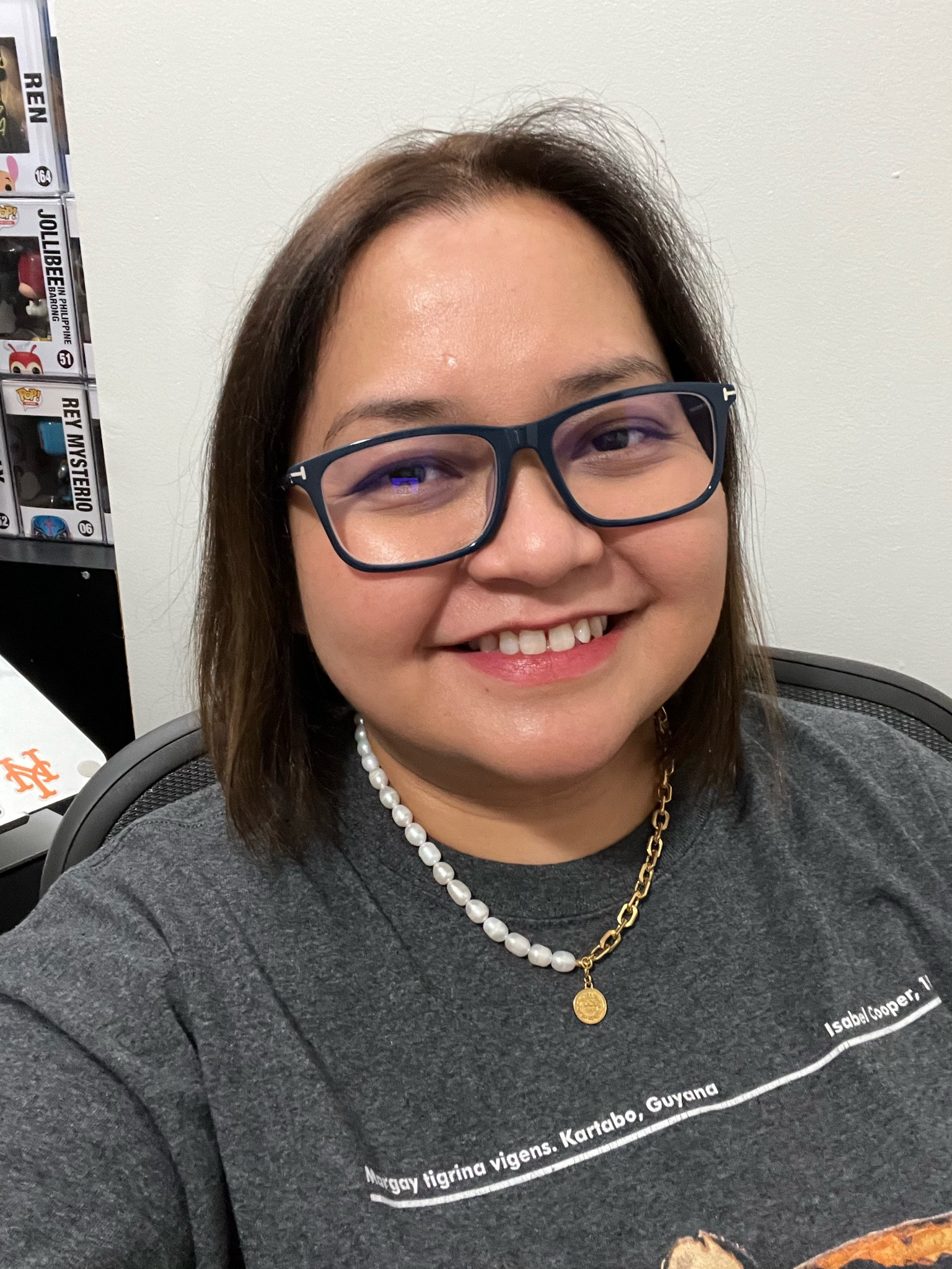 Flaire & Co. Unisex Chunky Pearl necklace. Mine is in gold 45+5cm 