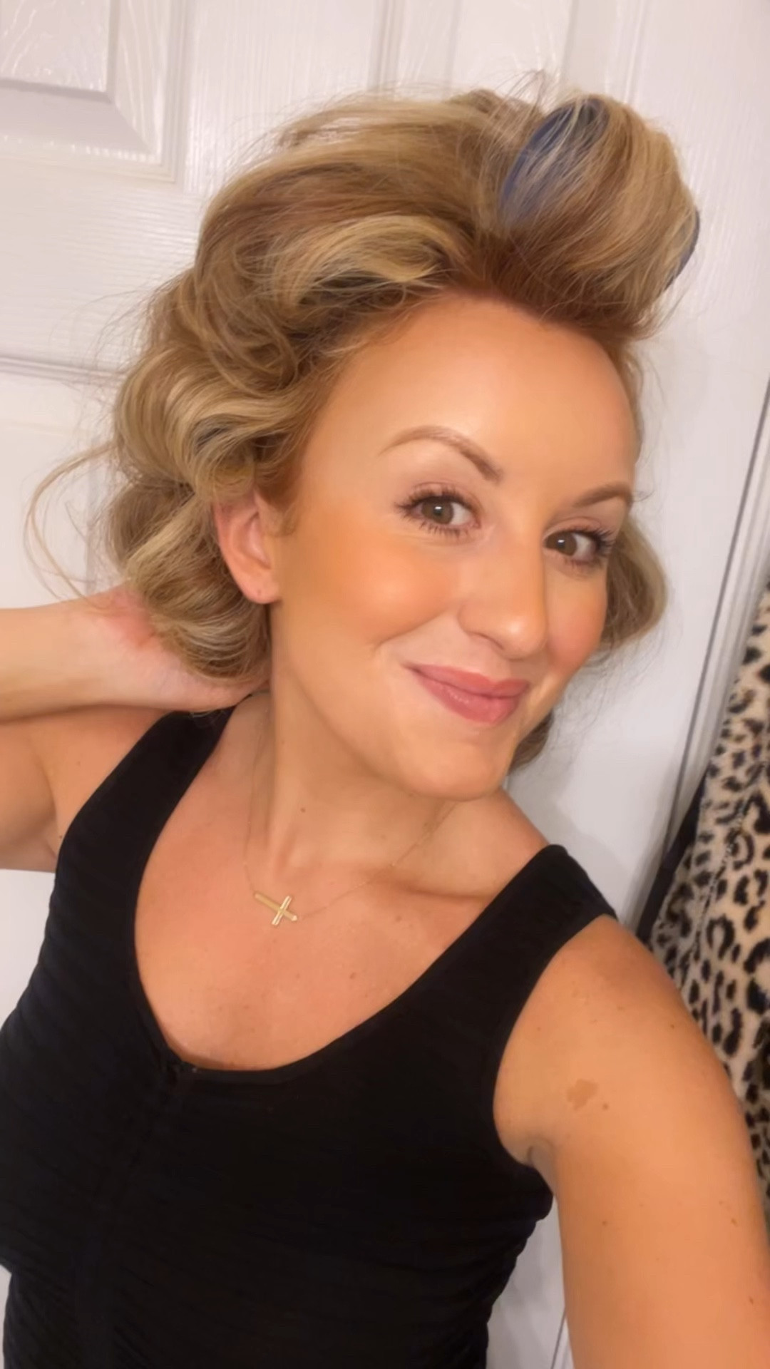 Curl with shark flexstyle and set with 3 Thermal rollers in the top ! 
