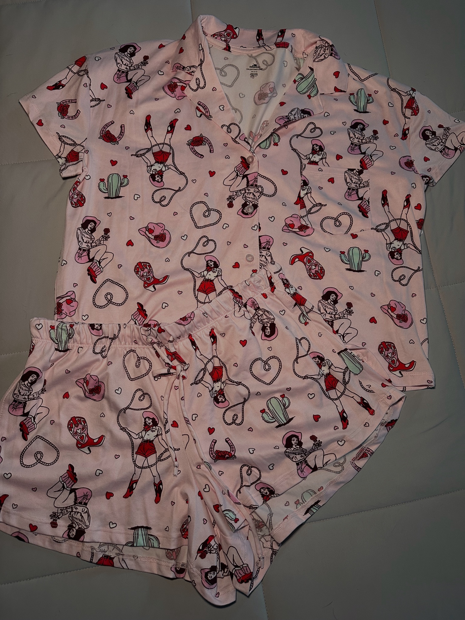 how cute are these Valentine’s Day pjs? Under $20 from Walmart!!

#LTKFindsUnder50 #LTKSeasonal