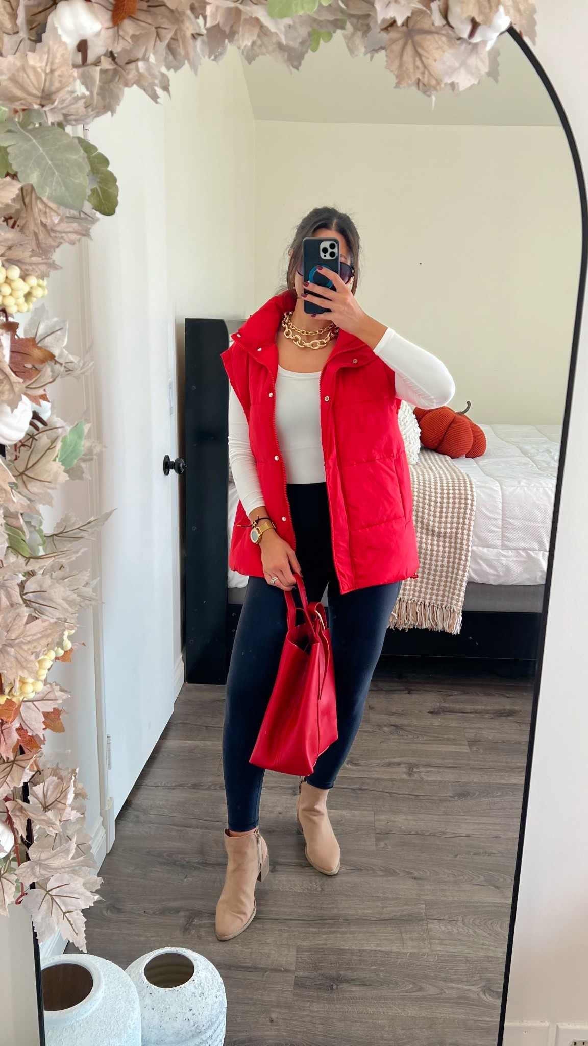 The cutest casual fall outfit idea. Medium in leggings 

#LTKSeasonal #LTKFindsUnder50 #LTKStyleTip