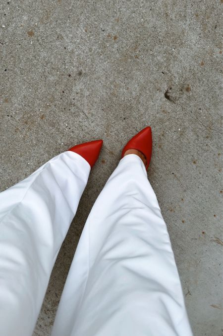 Red pumps white pants! 



#LTKshoecrush #LTKfindsunder50 #LTKfindsunder100