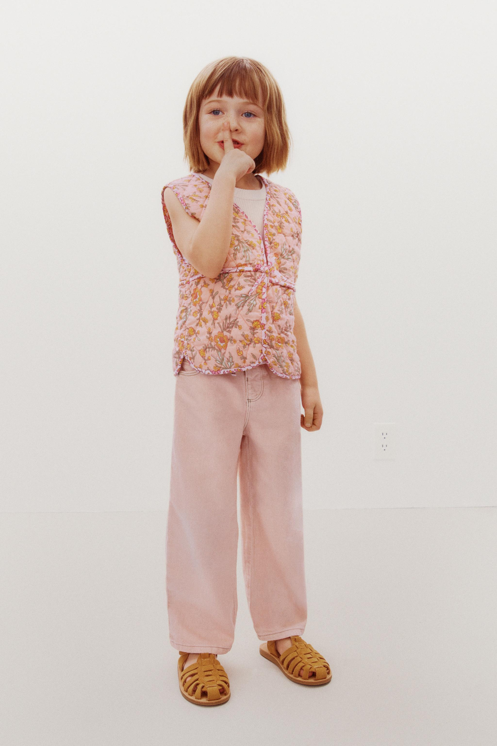 Padded vest with V-neck and sleeveless armholes. Concealed front button closure with bow appliqu... | Zara US