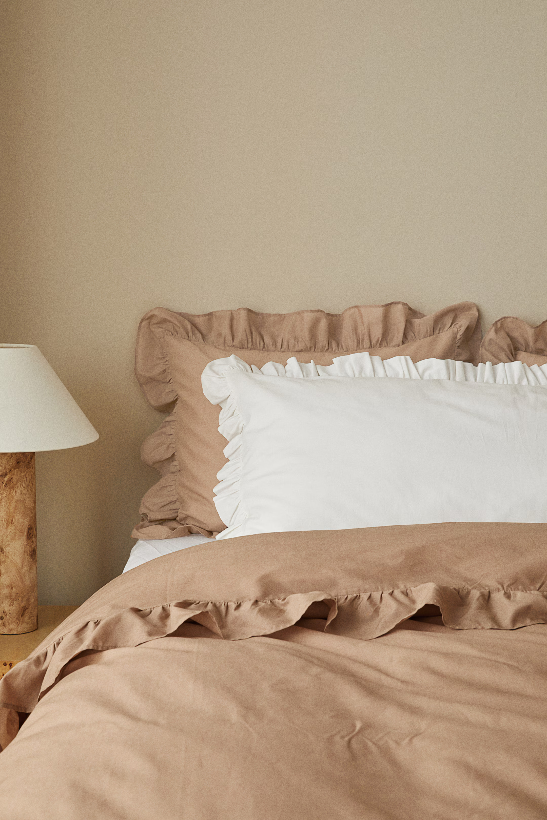 Ruffle-Trimmed Cotton Cushion Cover | H&M (US + CA)