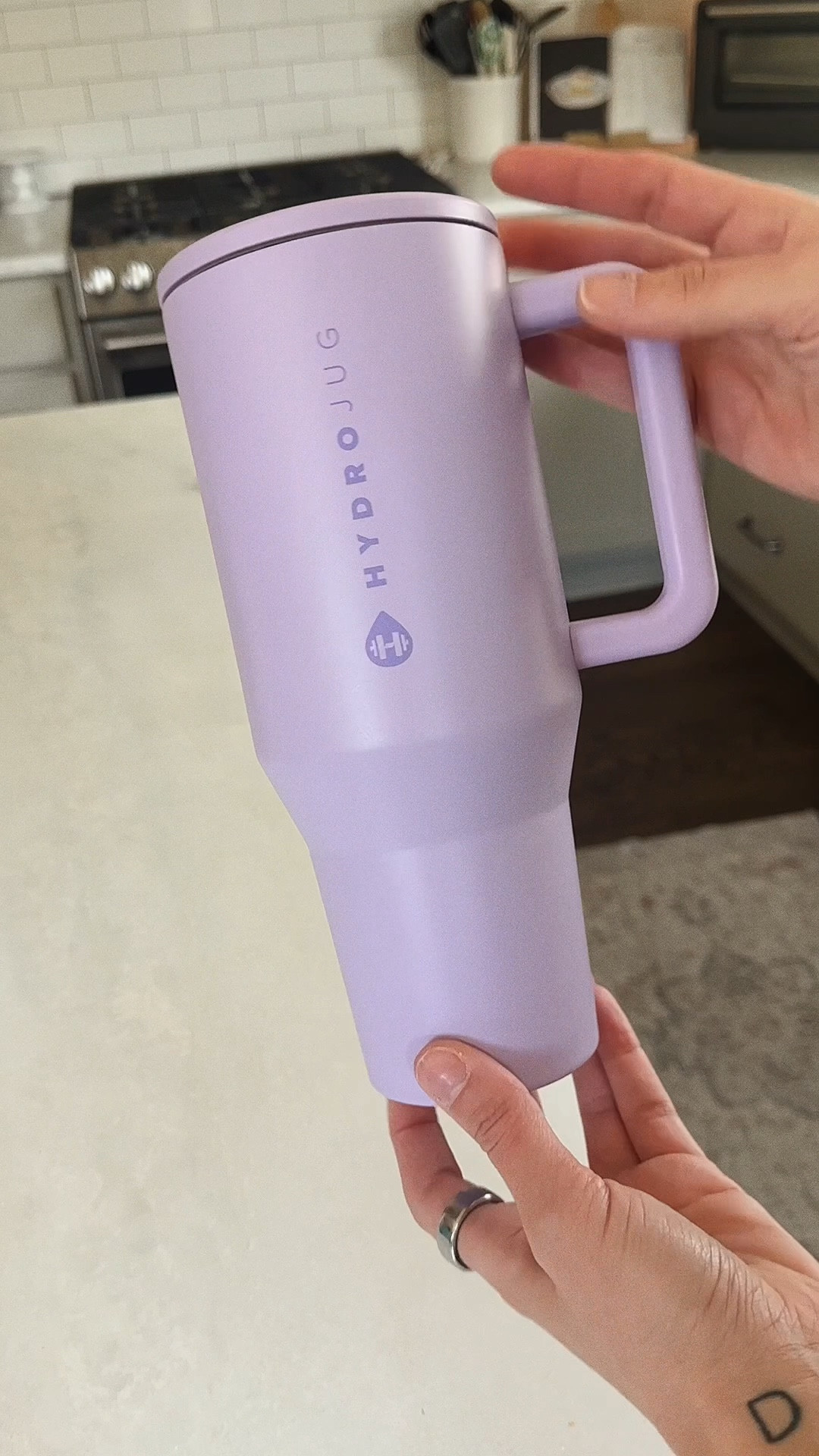 My first hydrojug ✨🫶🏽 #hydrojug #40oztumbler 

#LTKFindsUnder50 #LTKWatchNow #LTKActive