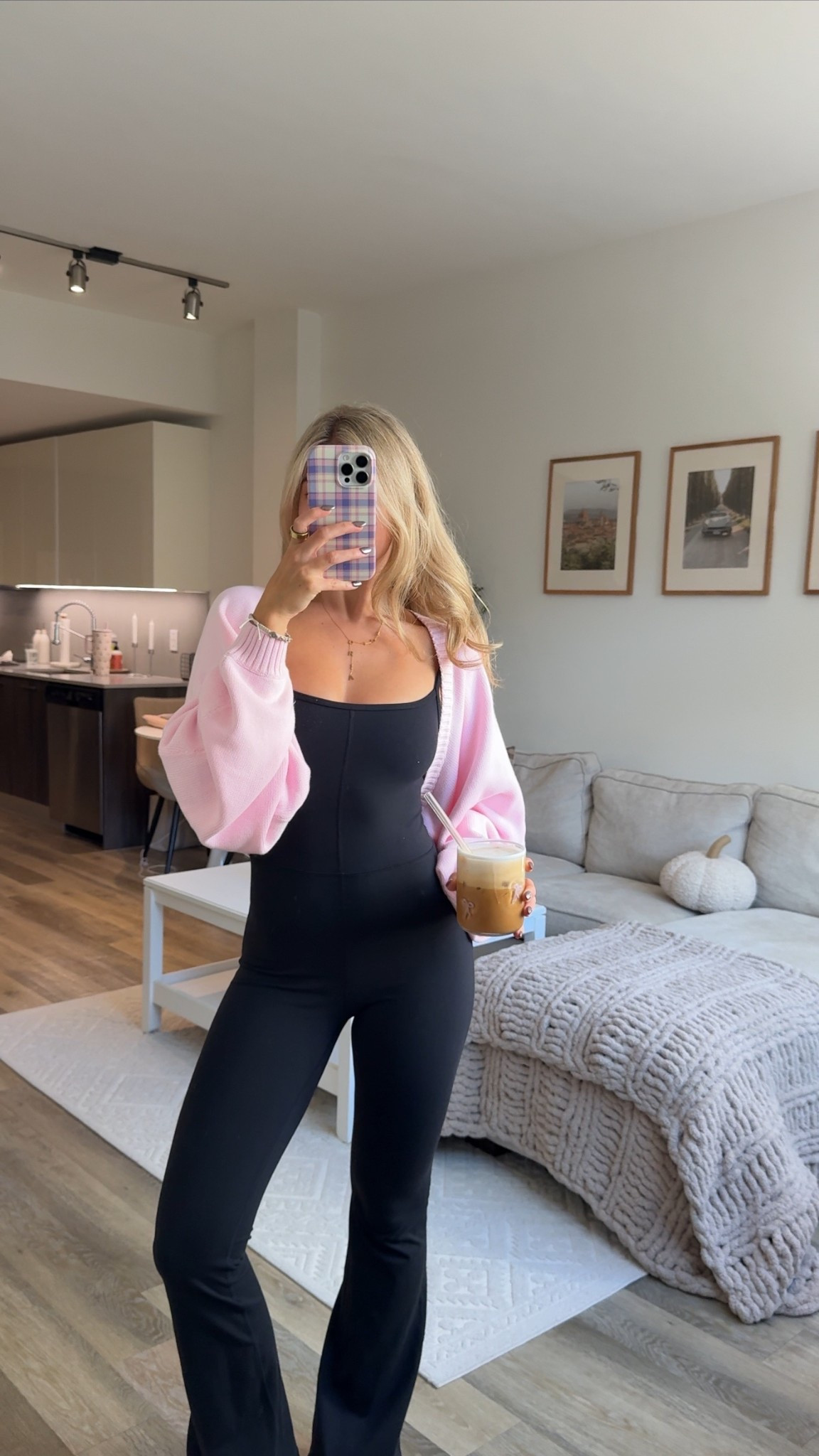 Lounge fit, cozy at home outfit, aritzia, lounge 

