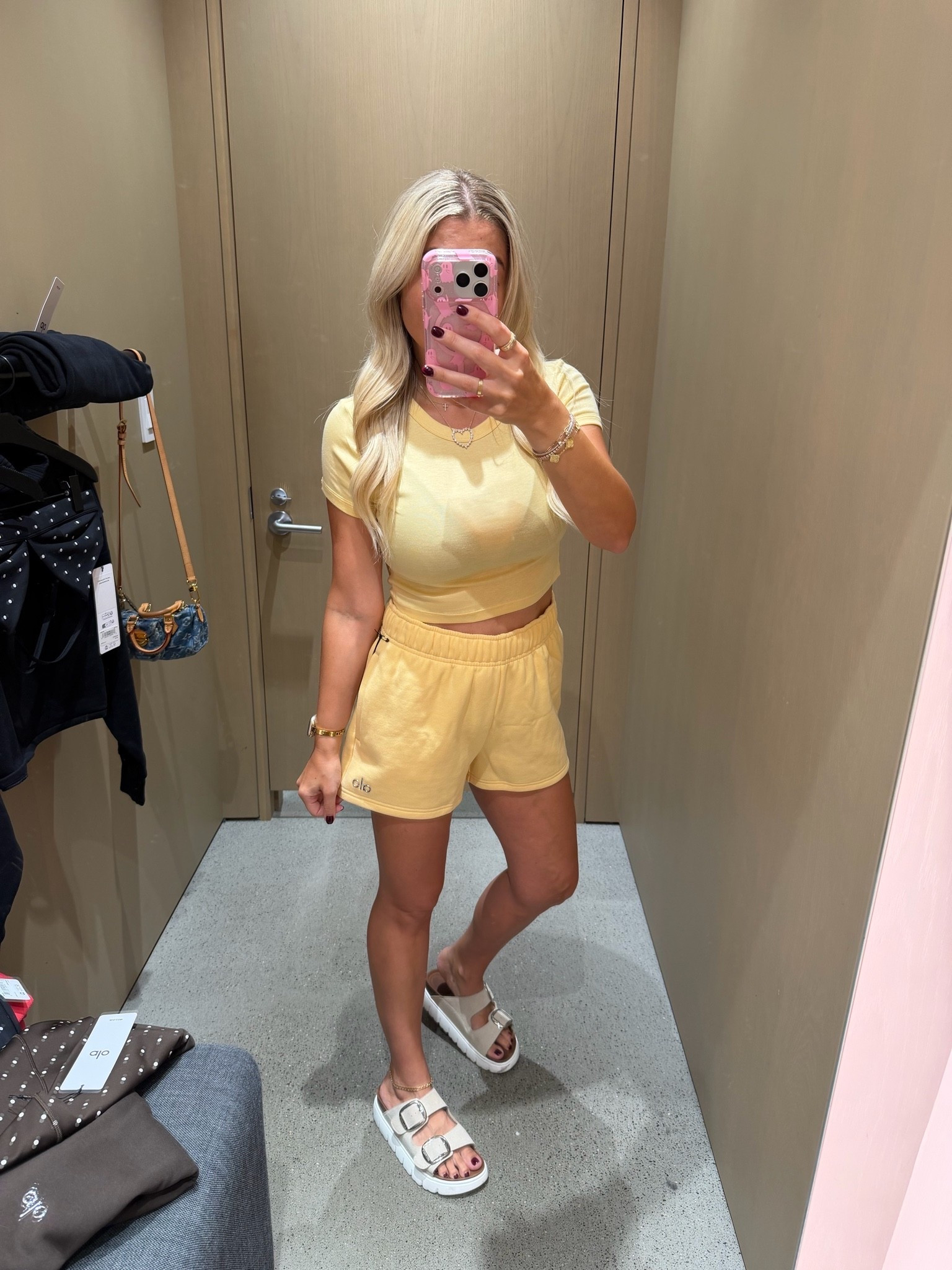 @Alo Yoga warm butter
Small tee 
Xs shorts
Sandals tts