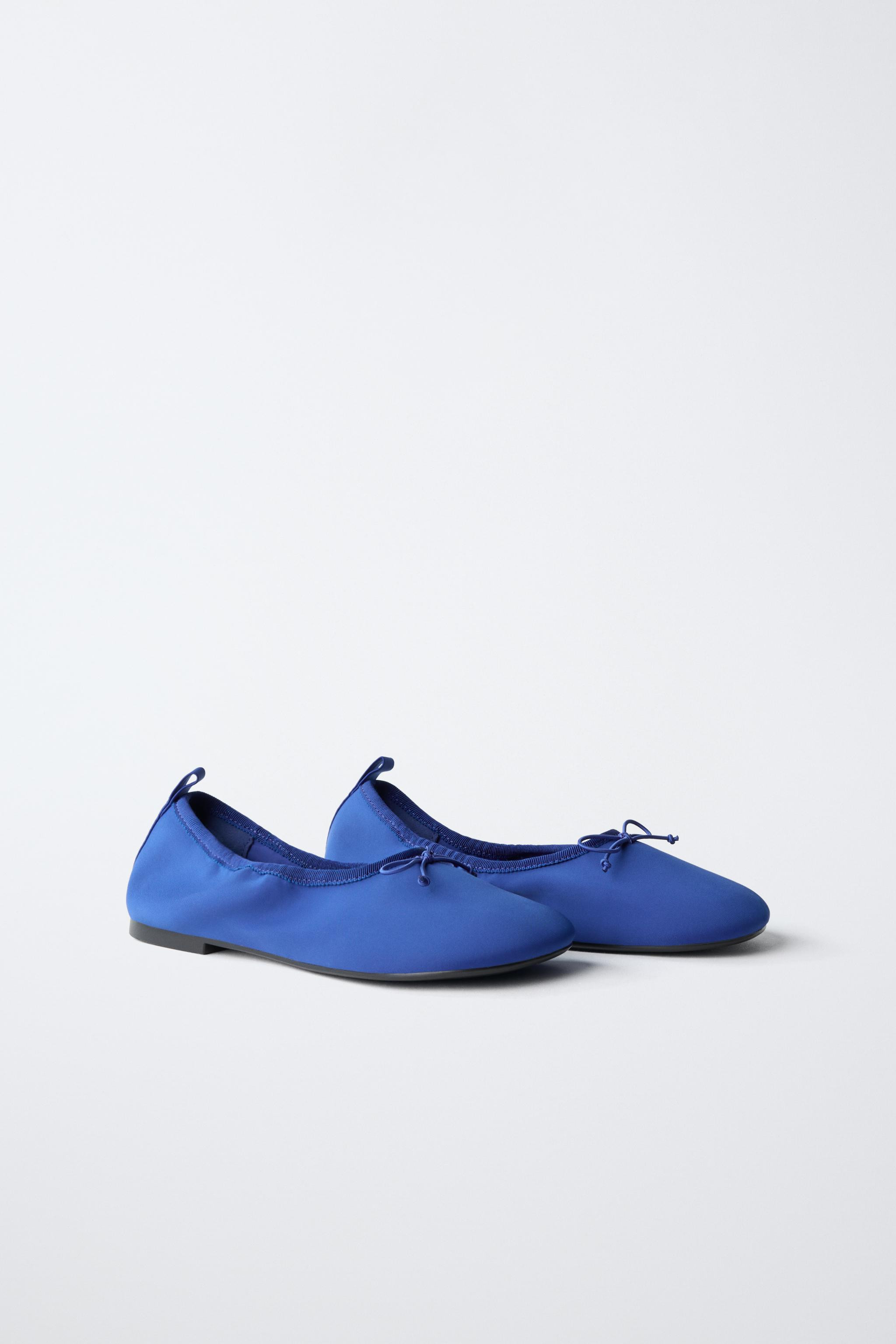 Ballet flats with a bow detail on the front. Includes a back pull tab for ease of wear and a rubb... | Zara US